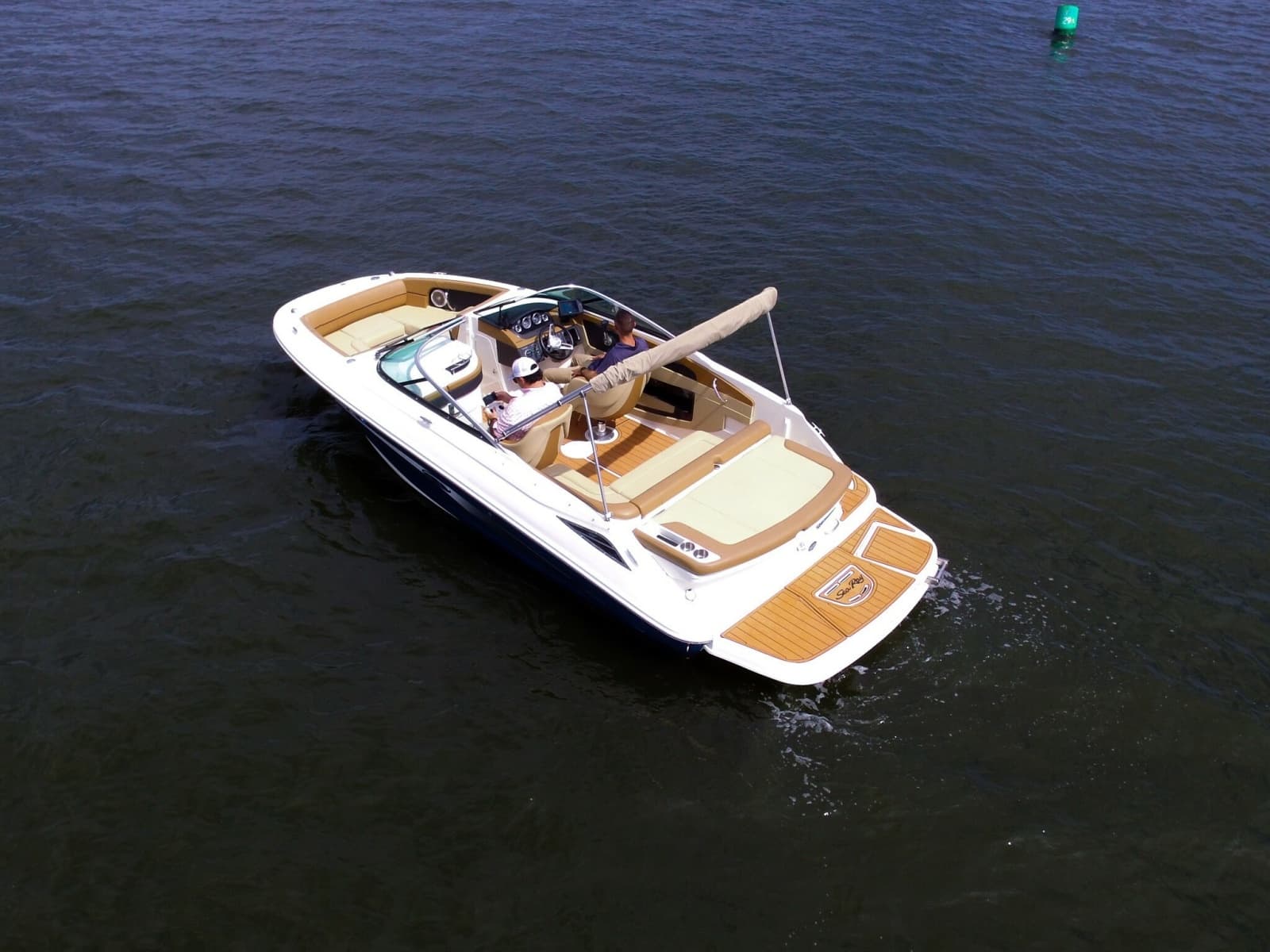 2015 Sea Ray 220 Sundeck - Photo 13
