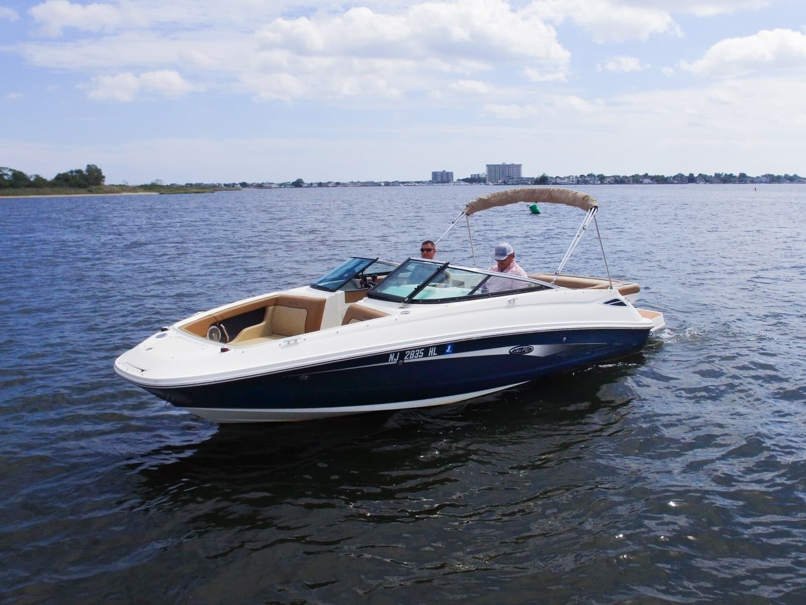 2015 Sea Ray 220 Sundeck - Photo 9