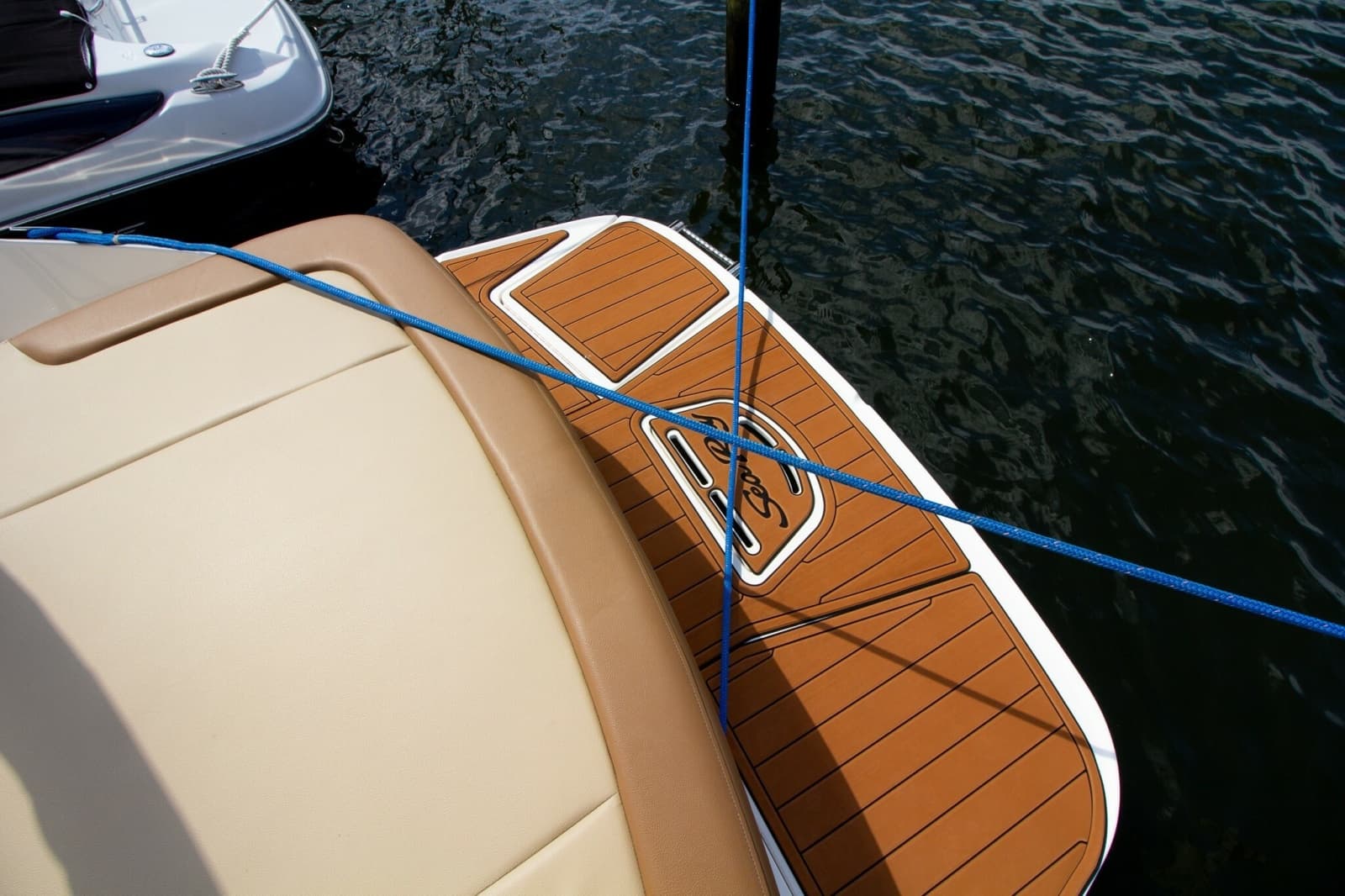 2015 Sea Ray 220 Sundeck - Photo 27