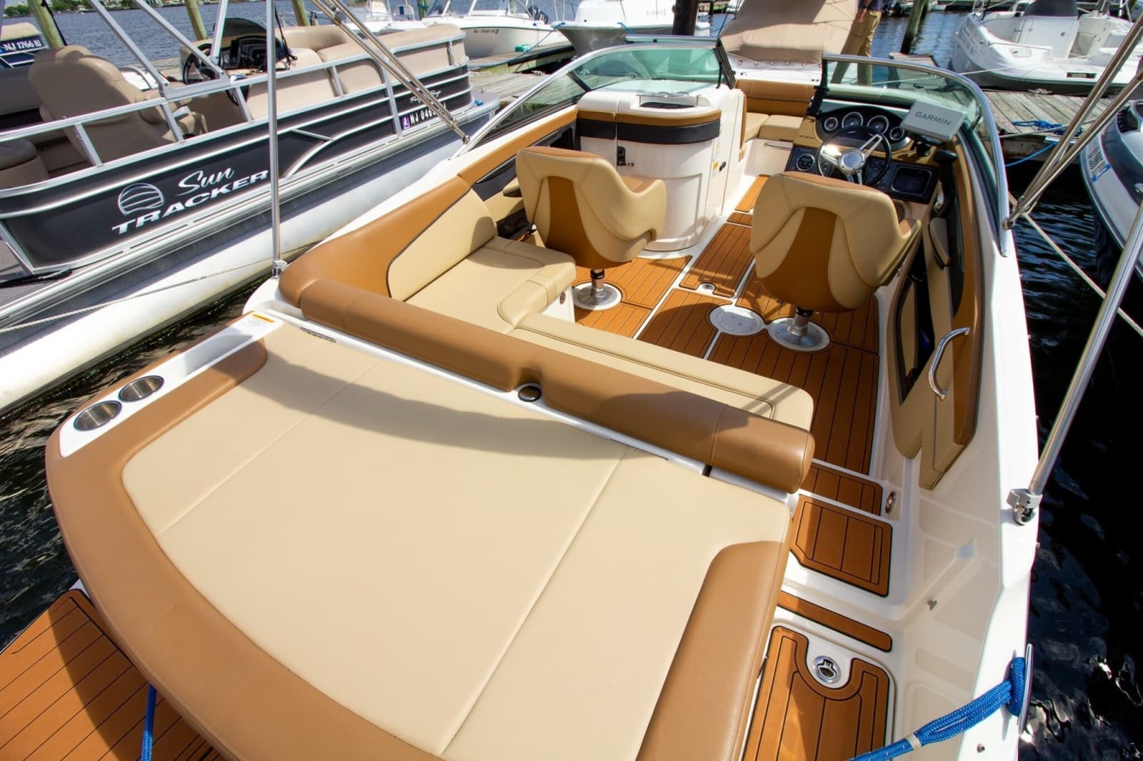 2015 Sea Ray 220 Sundeck - Photo 31