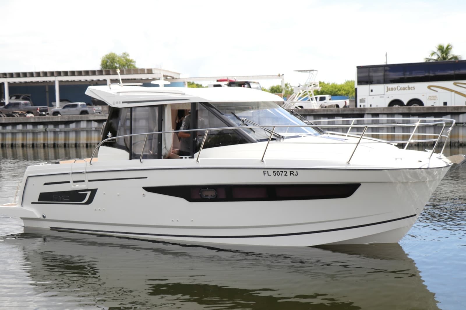 2017 Jeanneau NC 895 - Photo 1