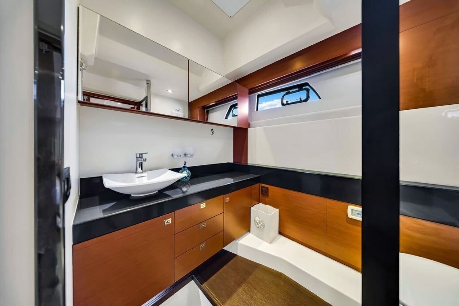 2013 Prestige 550 - Photo 68