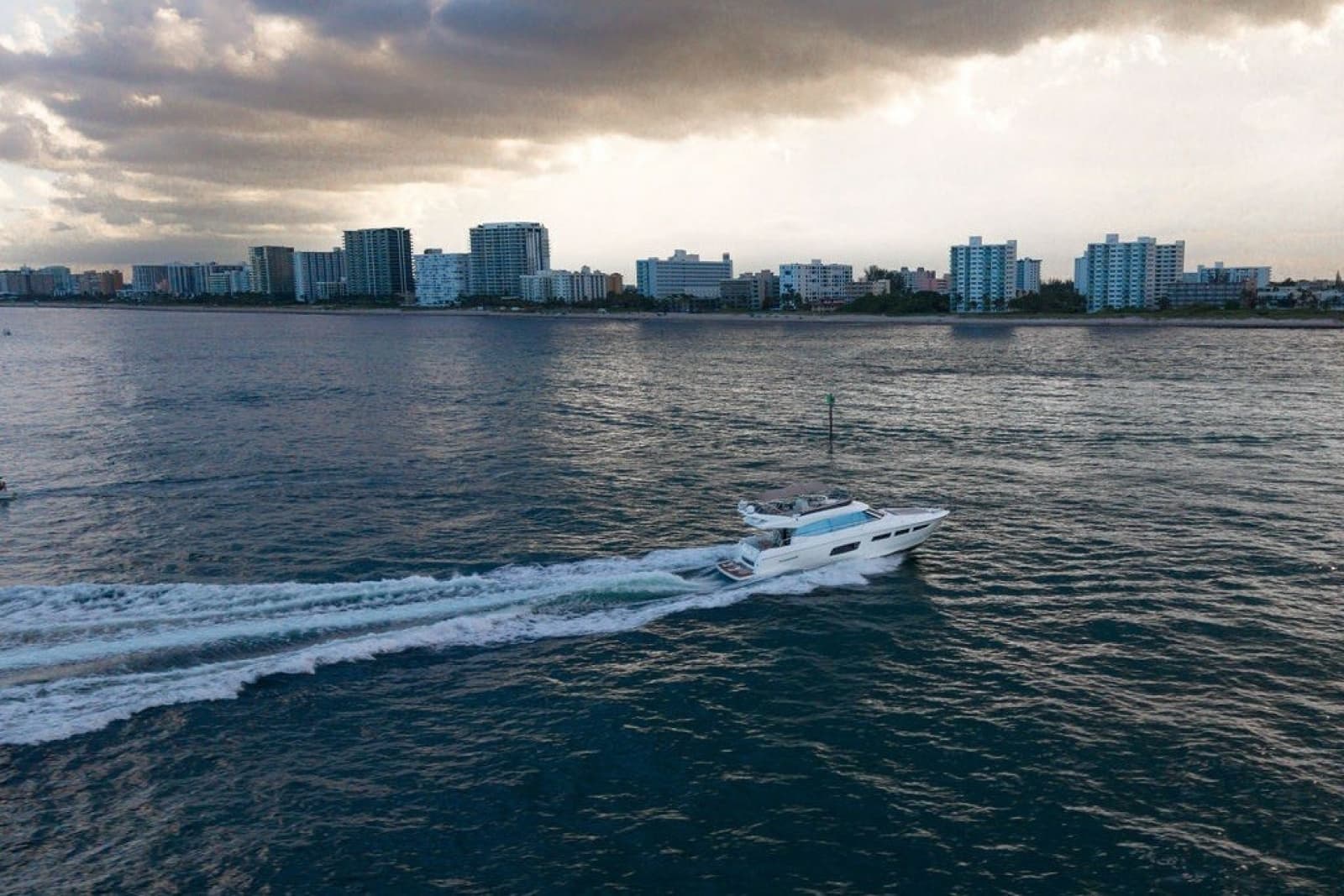 2013 Prestige 550 - Photo 23