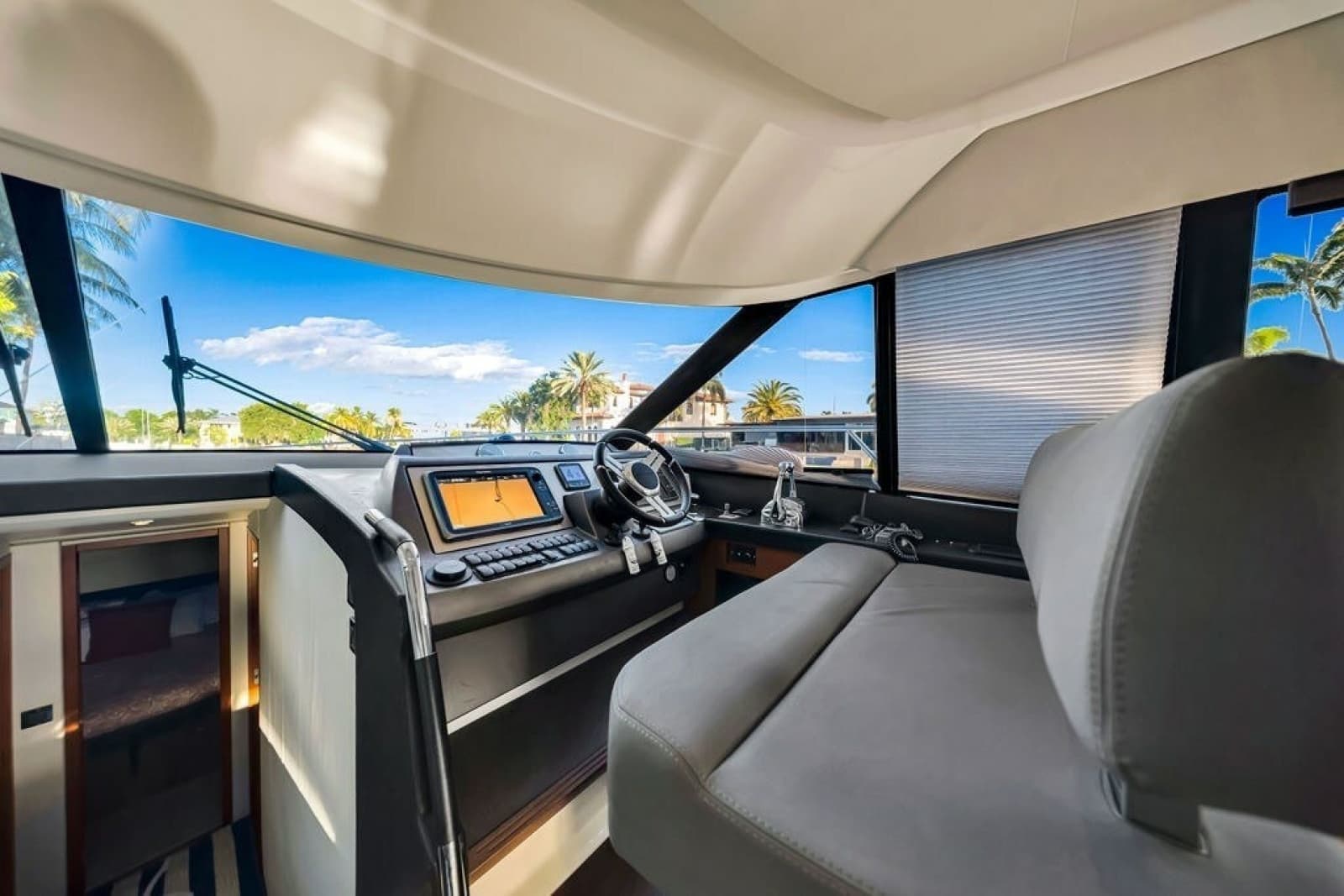 2013 Prestige 550 - Photo 53