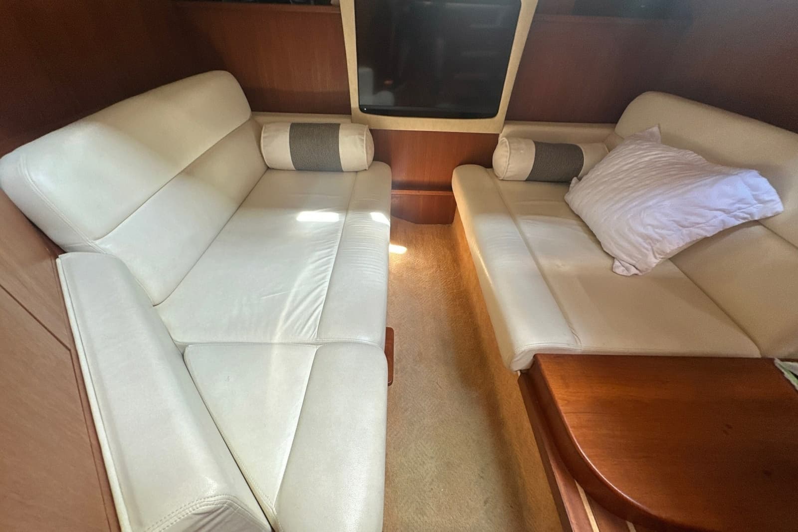 2009 Tiara Yachts 3500 Sovran - Photo 23
