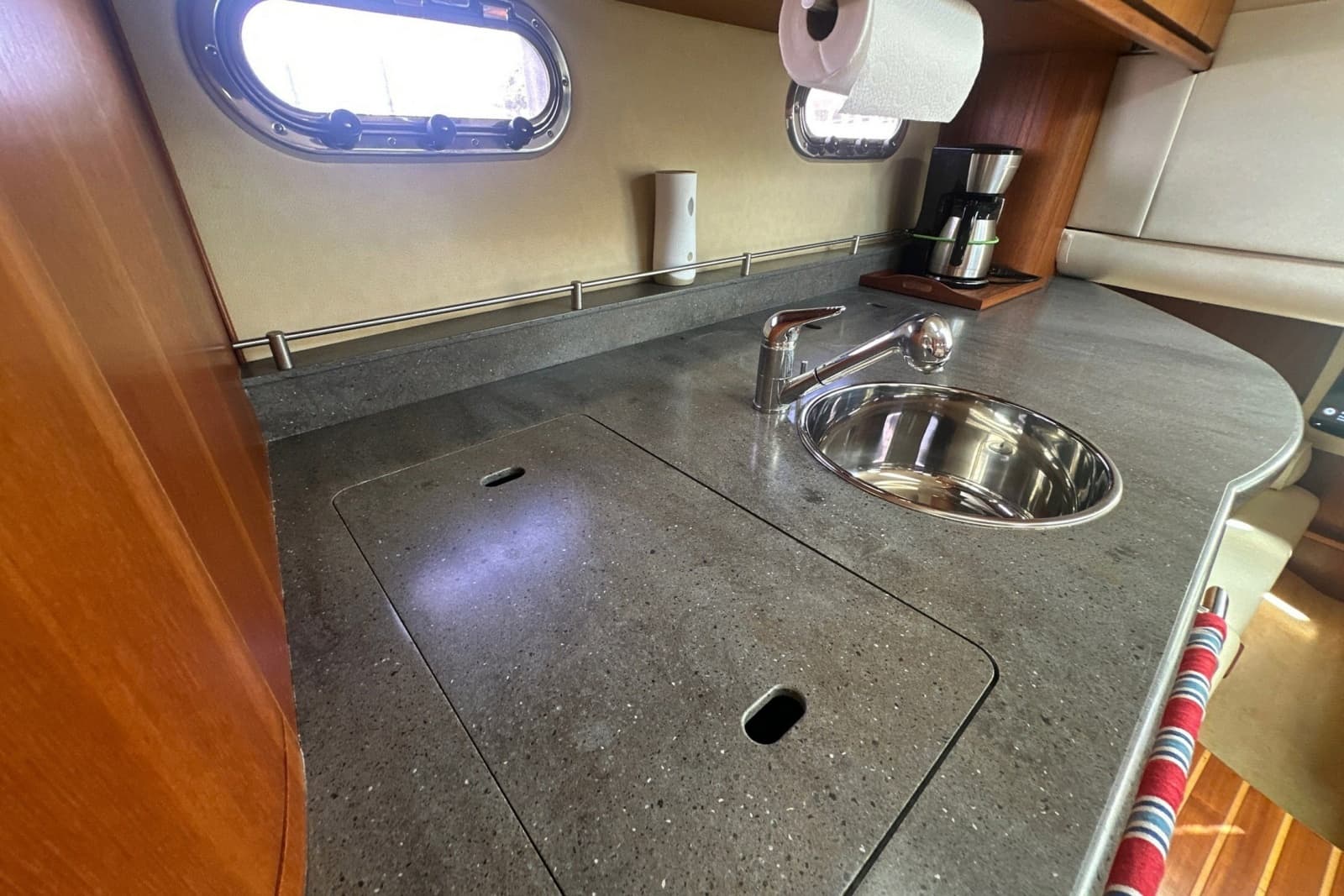 2009 Tiara Yachts 3500 Sovran - Photo 12