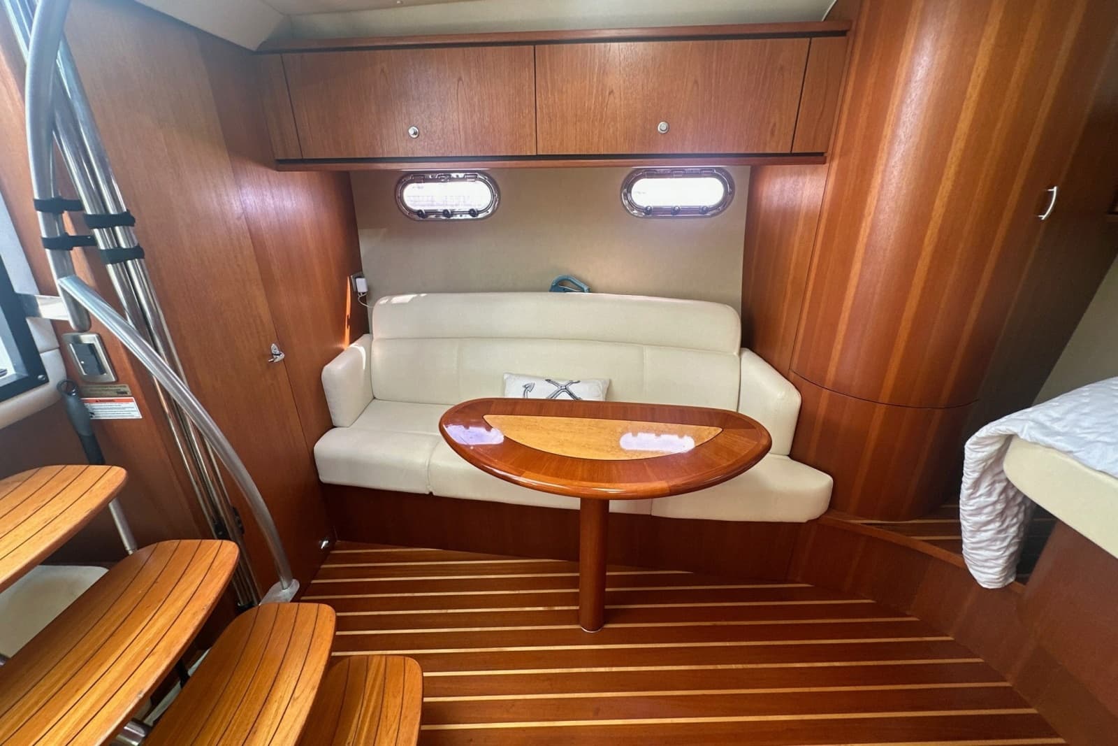 2009 Tiara Yachts 3500 Sovran - Photo 9