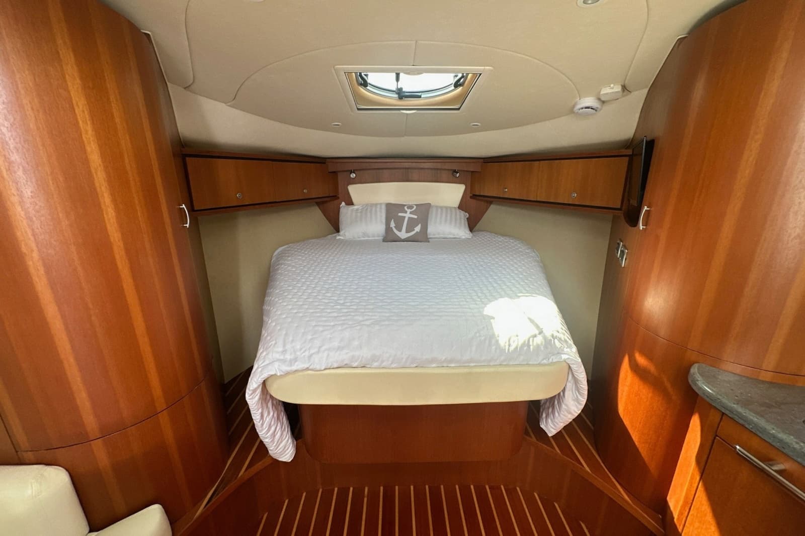 2009 Tiara Yachts 3500 Sovran - Photo 17