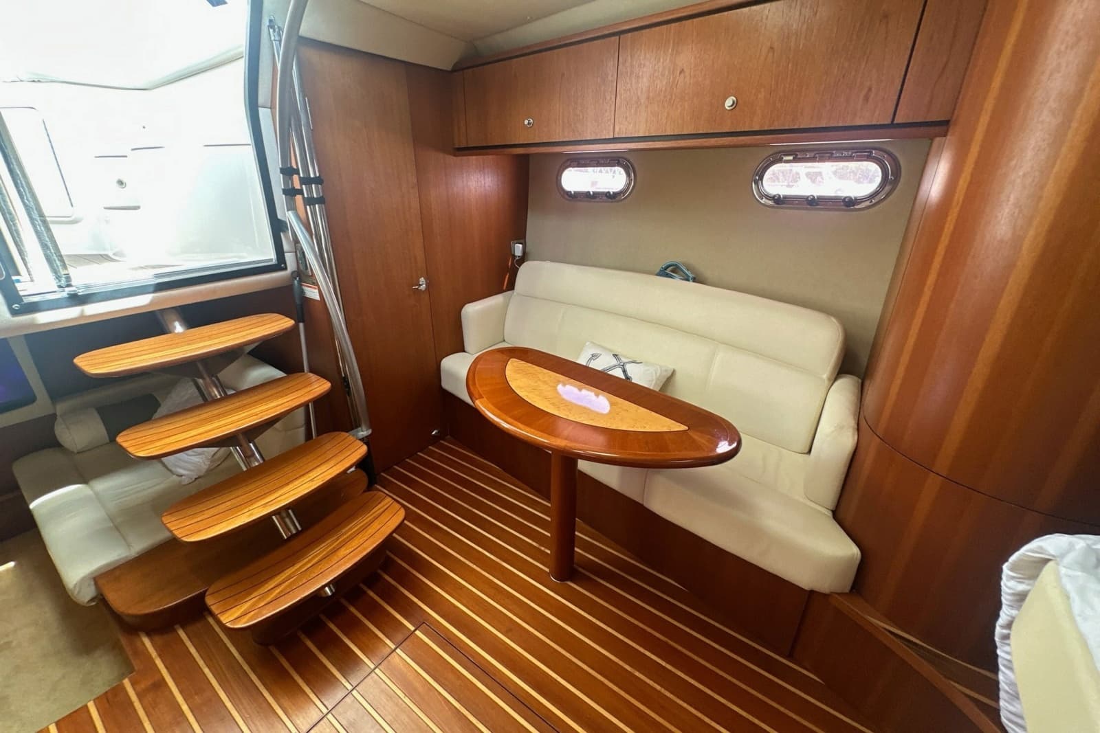 2009 Tiara Yachts 3500 Sovran - Photo 8