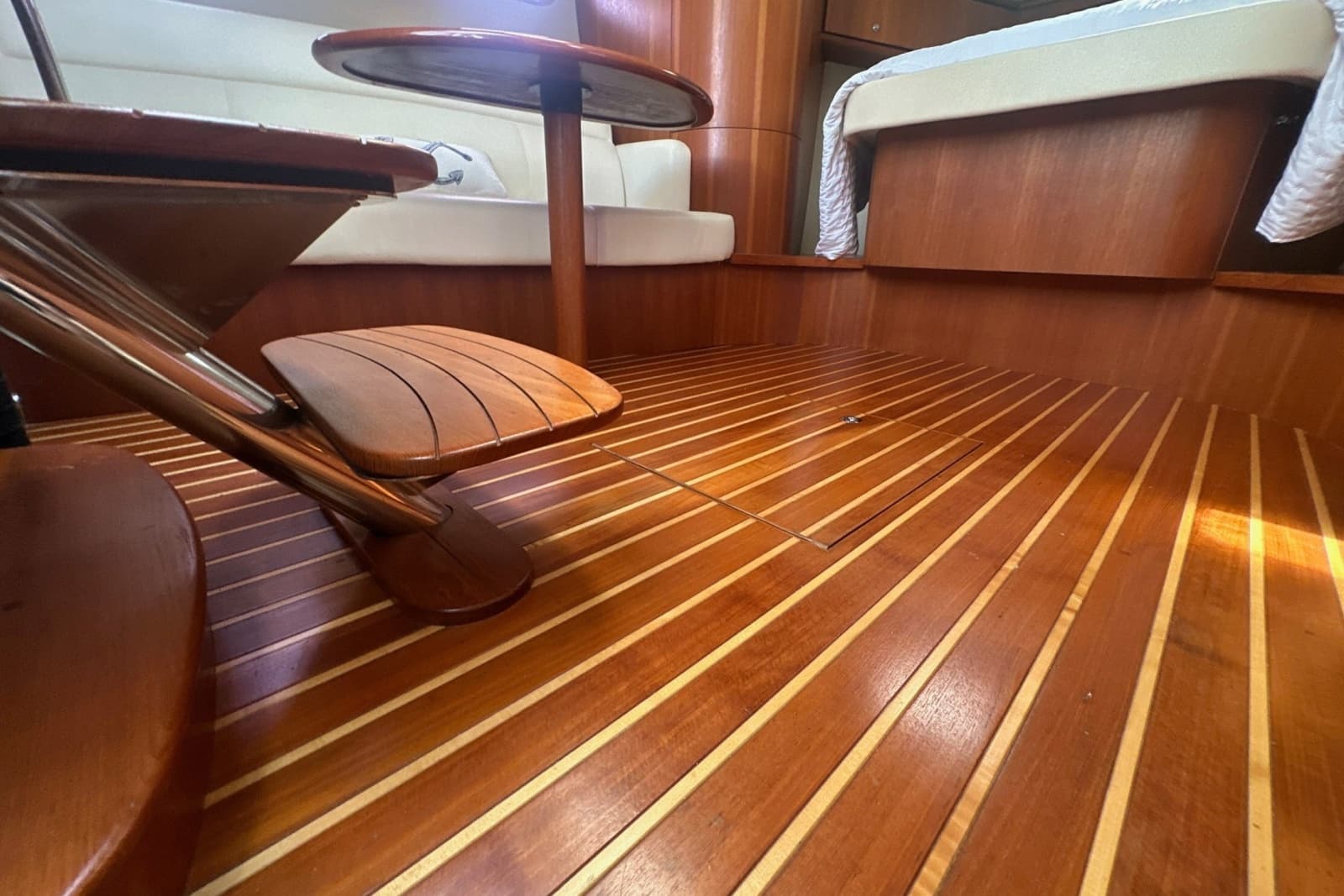 2009 Tiara Yachts 3500 Sovran - Photo 16
