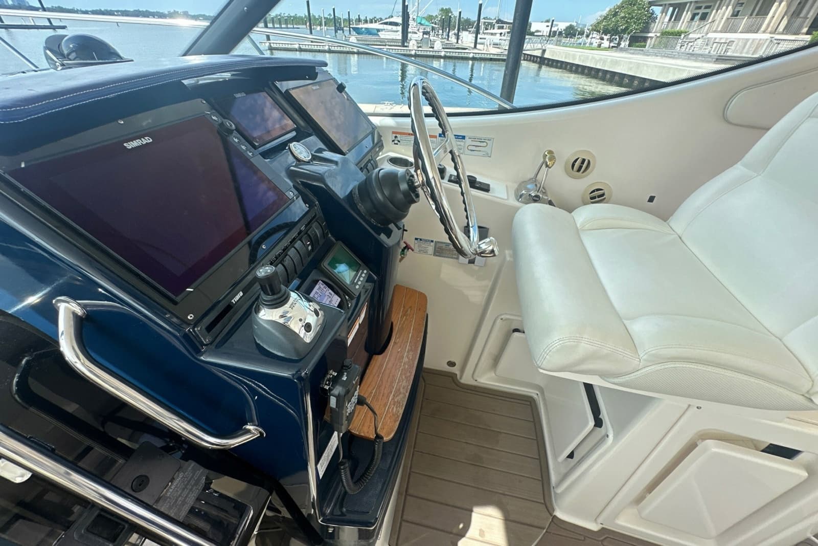 2009 Tiara Yachts 3500 Sovran - Photo 27