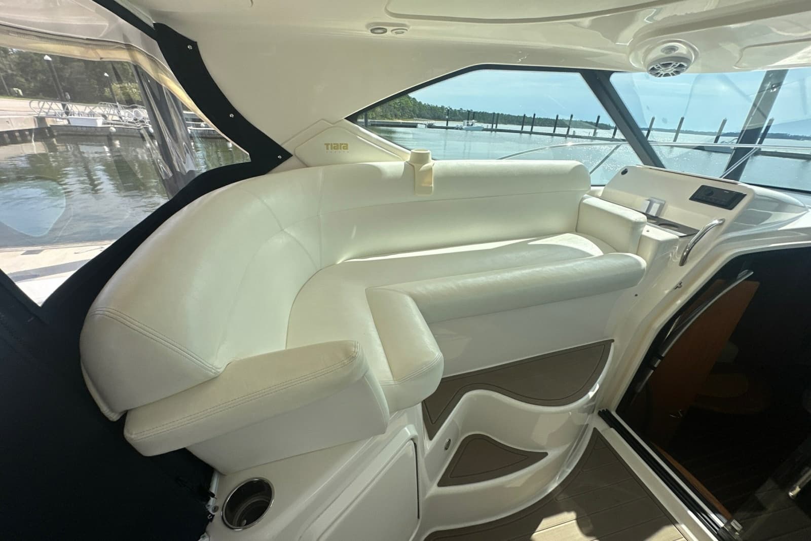 2009 Tiara Yachts 3500 Sovran - Photo 26