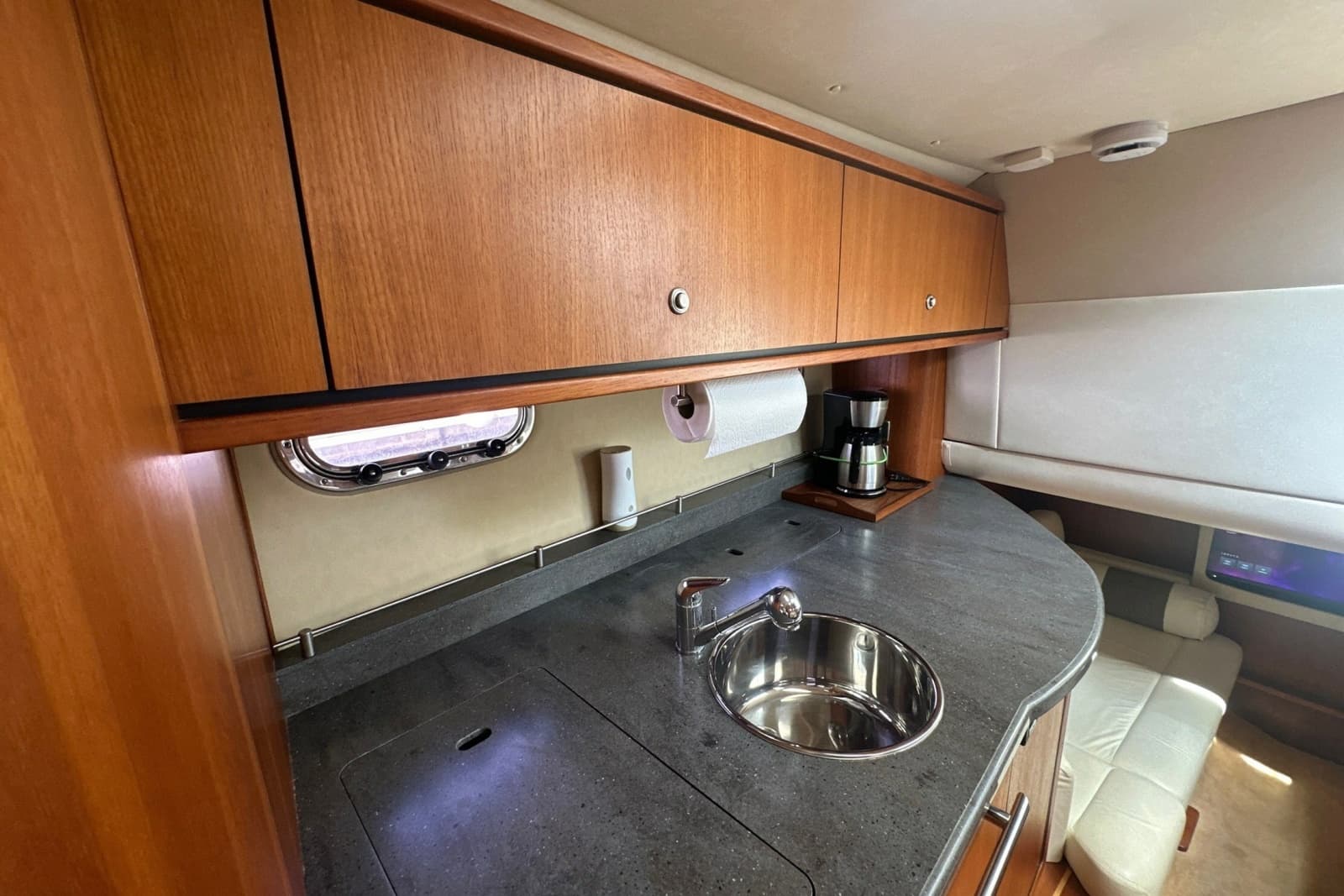 2009 Tiara Yachts 3500 Sovran - Photo 11