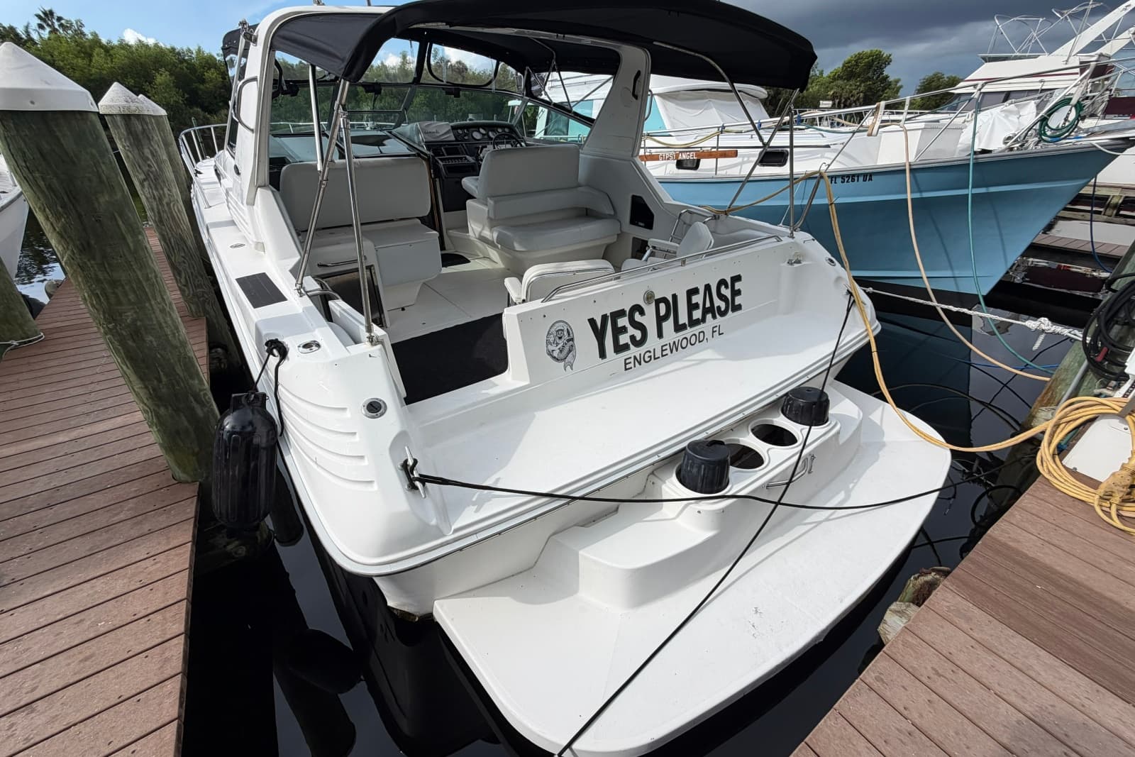1993 Sea Ray 400 Express Cruiser - Photo 2
