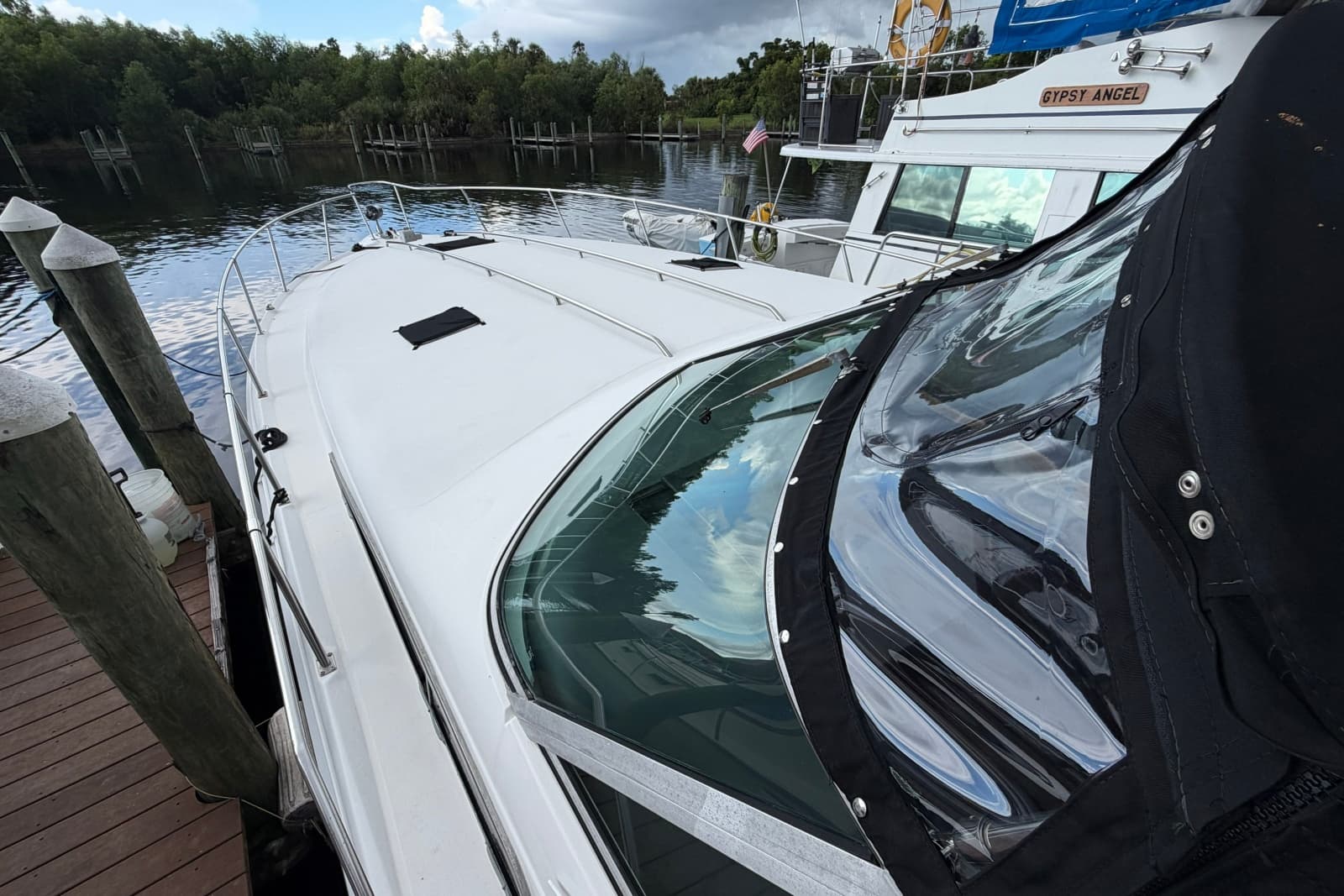 1993 Sea Ray 400 Express Cruiser - Photo 8