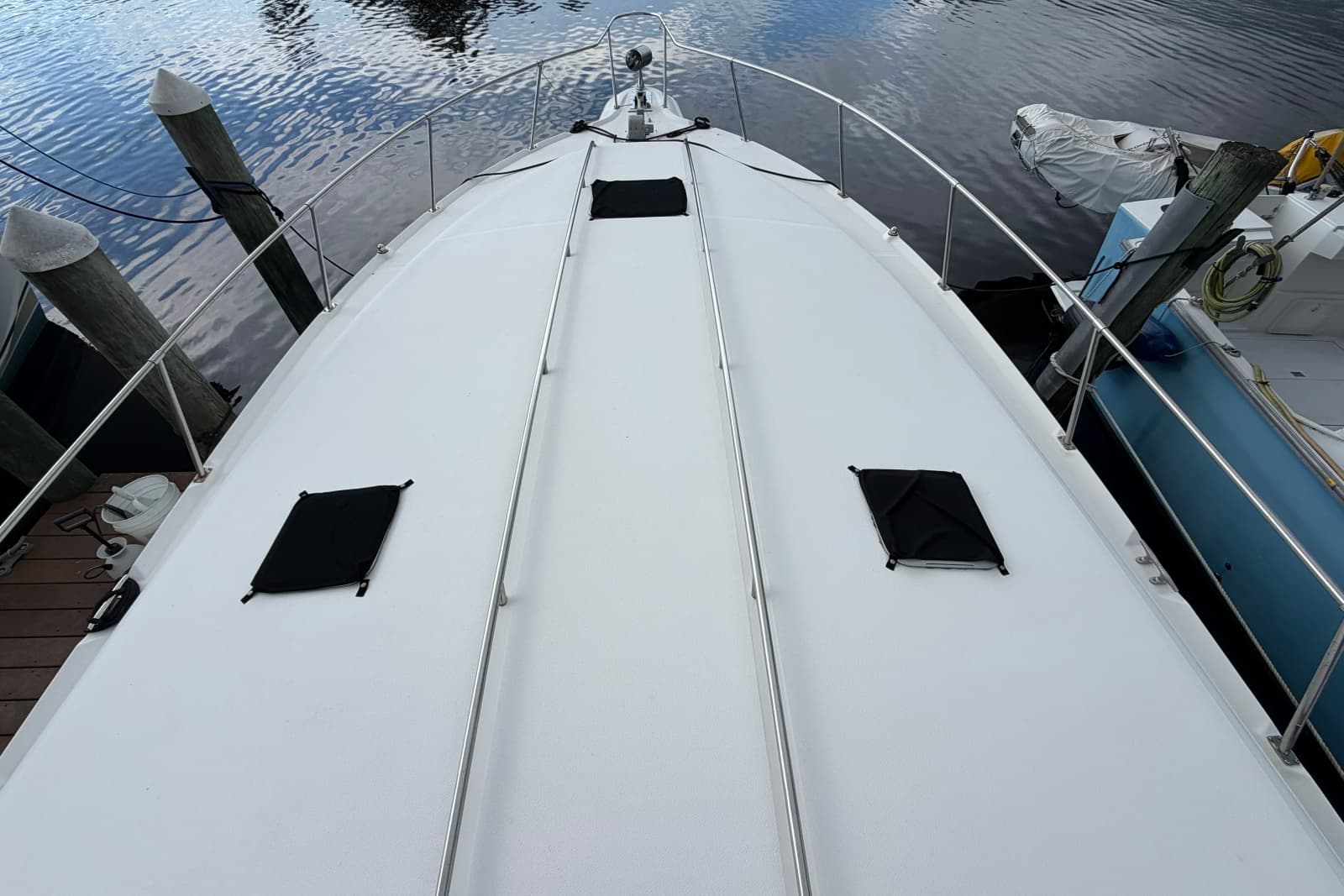 1993 Sea Ray 400 Express Cruiser - Photo 4