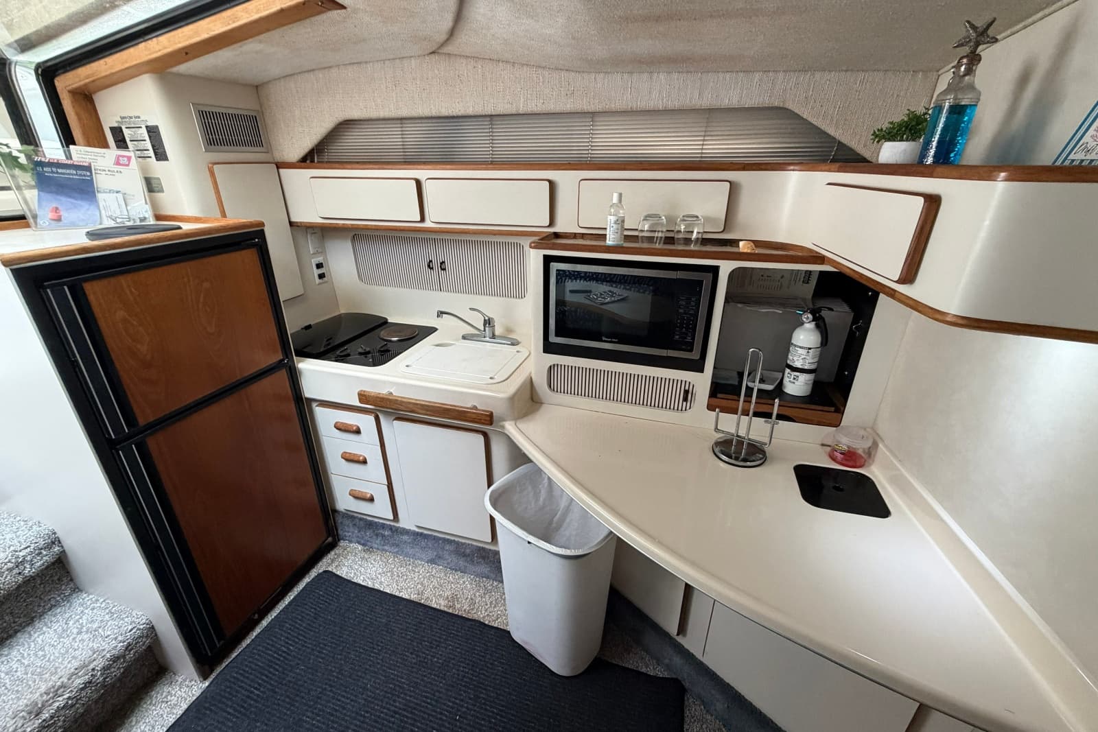 1993 Sea Ray 400 Express Cruiser - Photo 17
