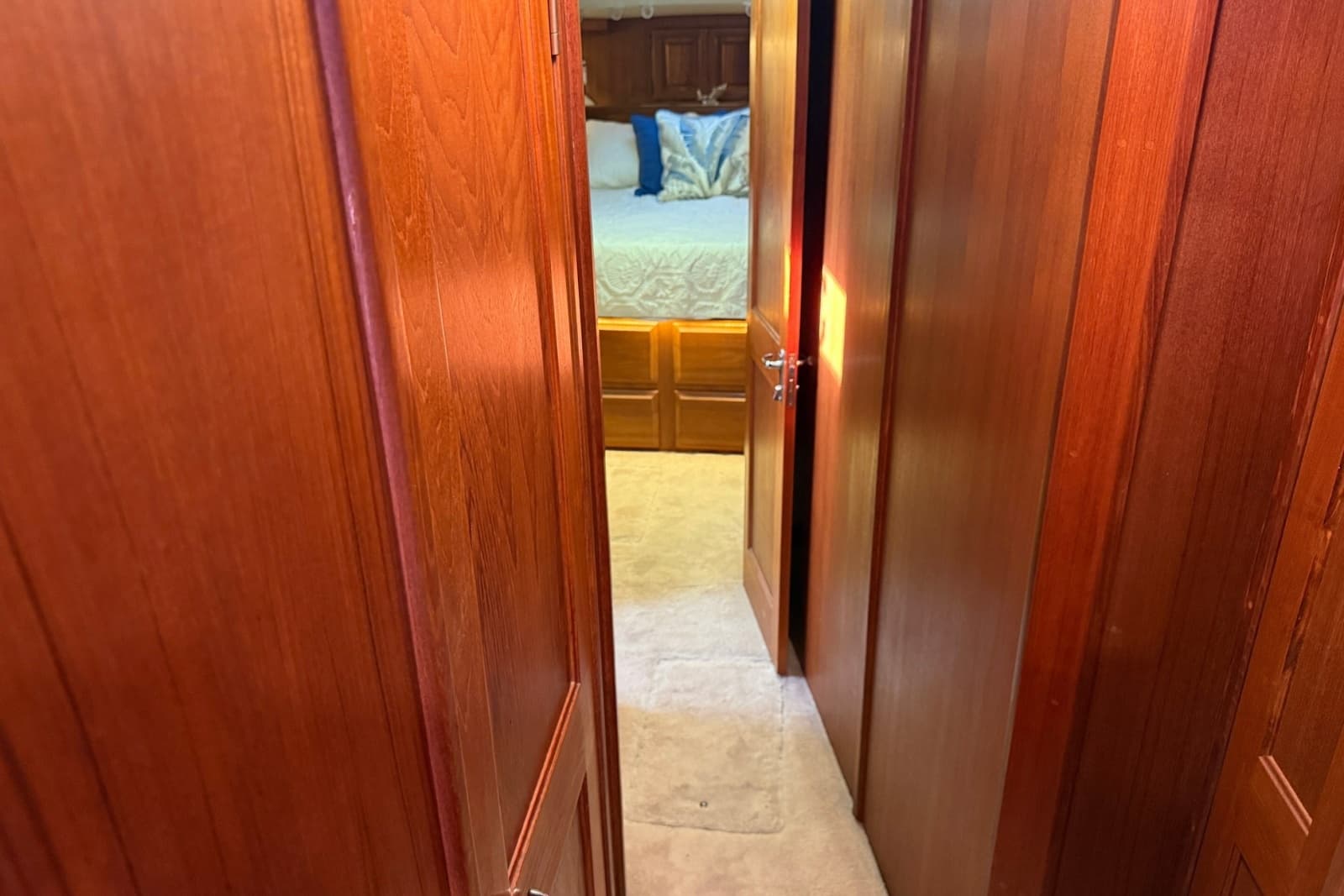 1989 Viking 48 Convertible - Photo 25
