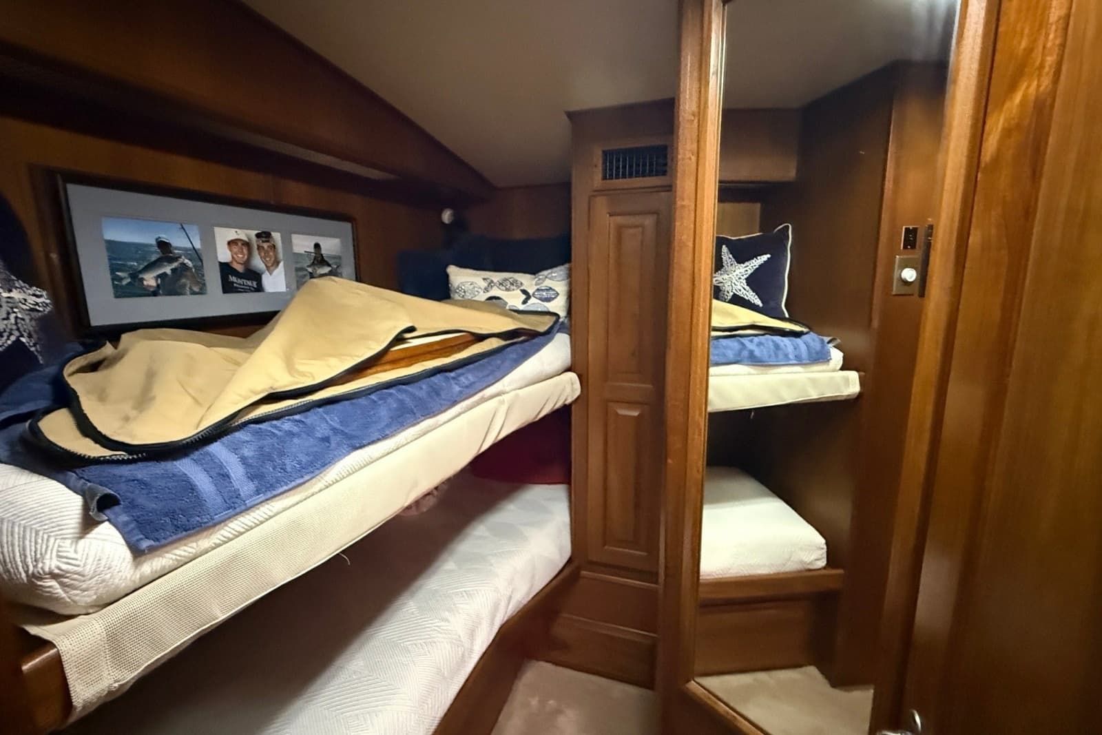 1989 Viking 48 Convertible - Photo 29