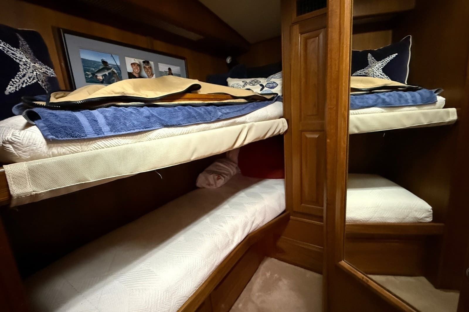 1989 Viking 48 Convertible - Photo 27