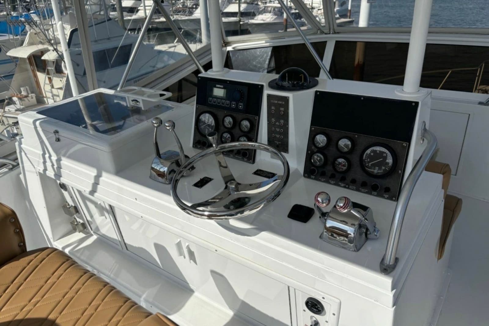 1989 Viking 48 Convertible - Photo 10