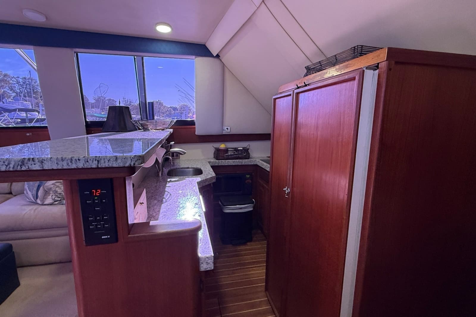 1989 Viking 48 Convertible - Photo 21