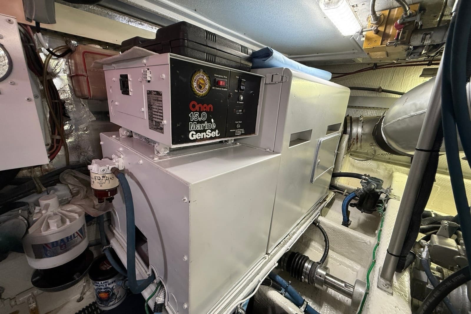 1989 Viking 48 Convertible - Photo 40