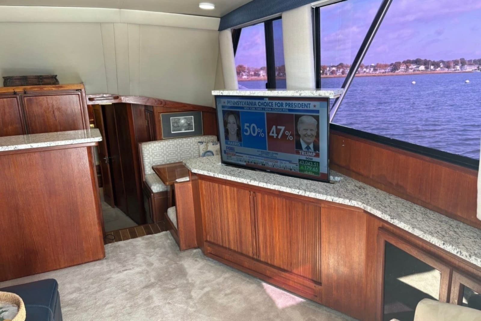 1989 Viking 48 Convertible - Photo 17