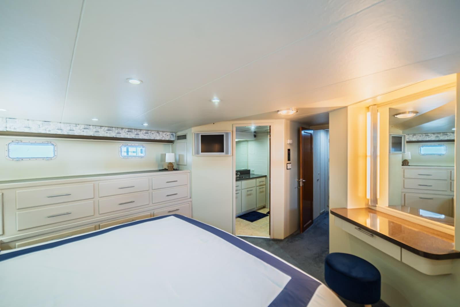 1988 Hatteras 70 Cockpit Motor Yacht - Photo 59
