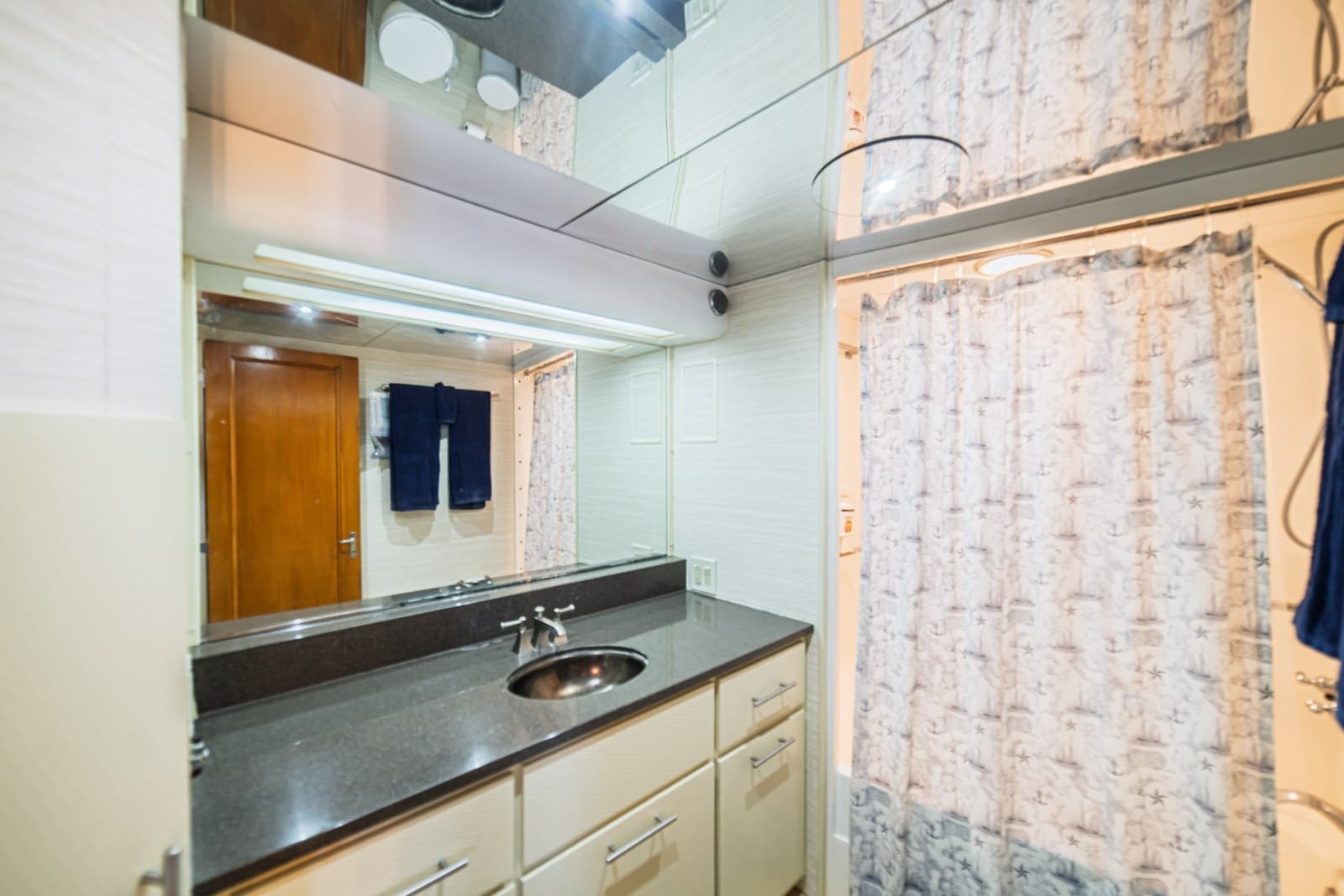 1988 Hatteras 70 Cockpit Motor Yacht - Photo 61