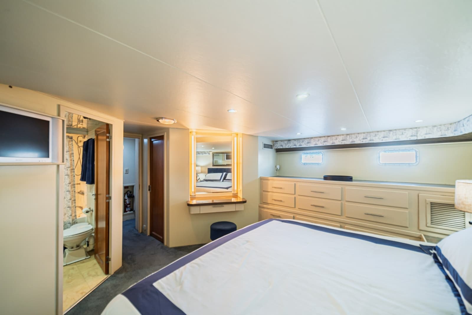 1988 Hatteras 70 Cockpit Motor Yacht - Photo 58