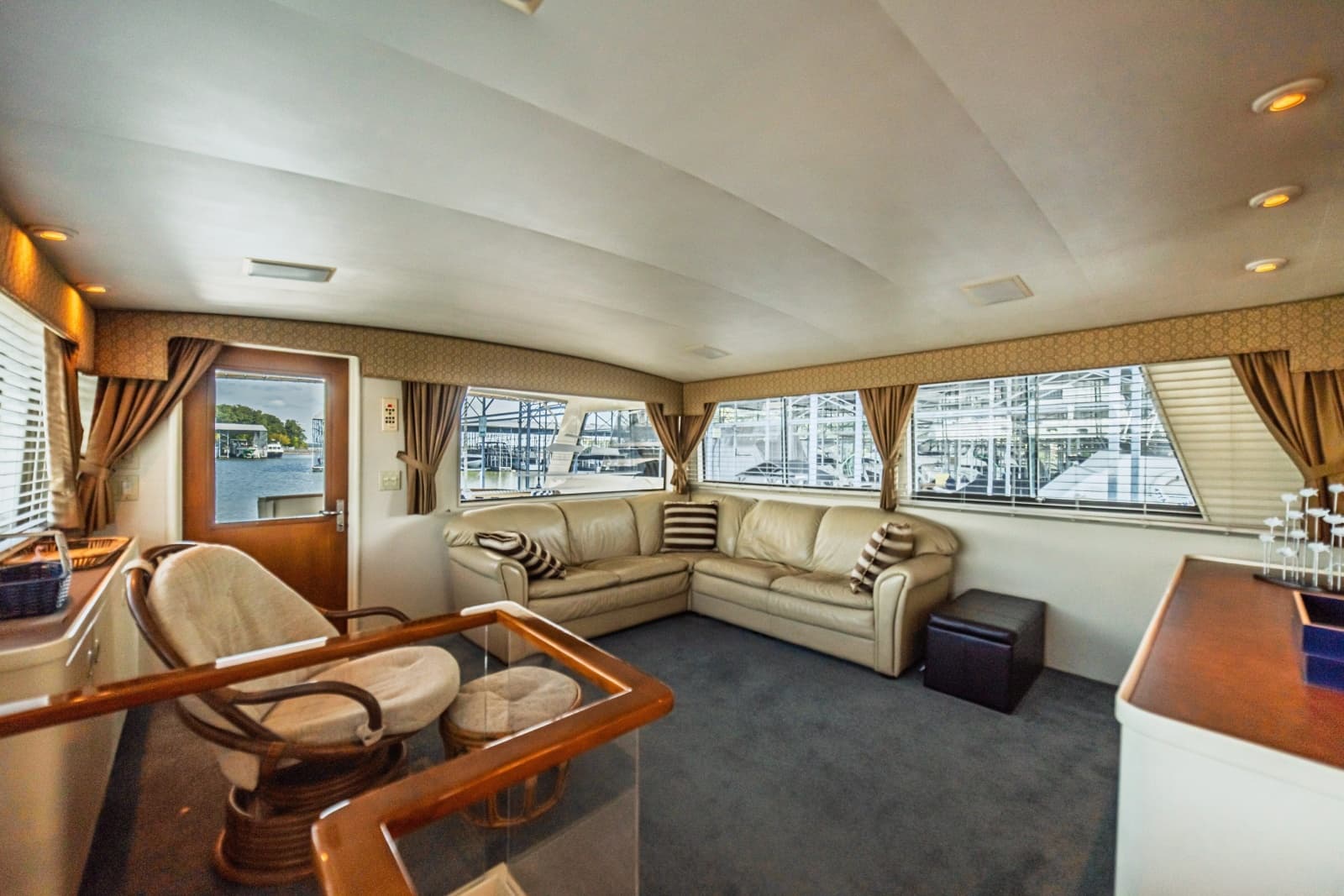 1988 Hatteras 70 Cockpit Motor Yacht - Photo 44