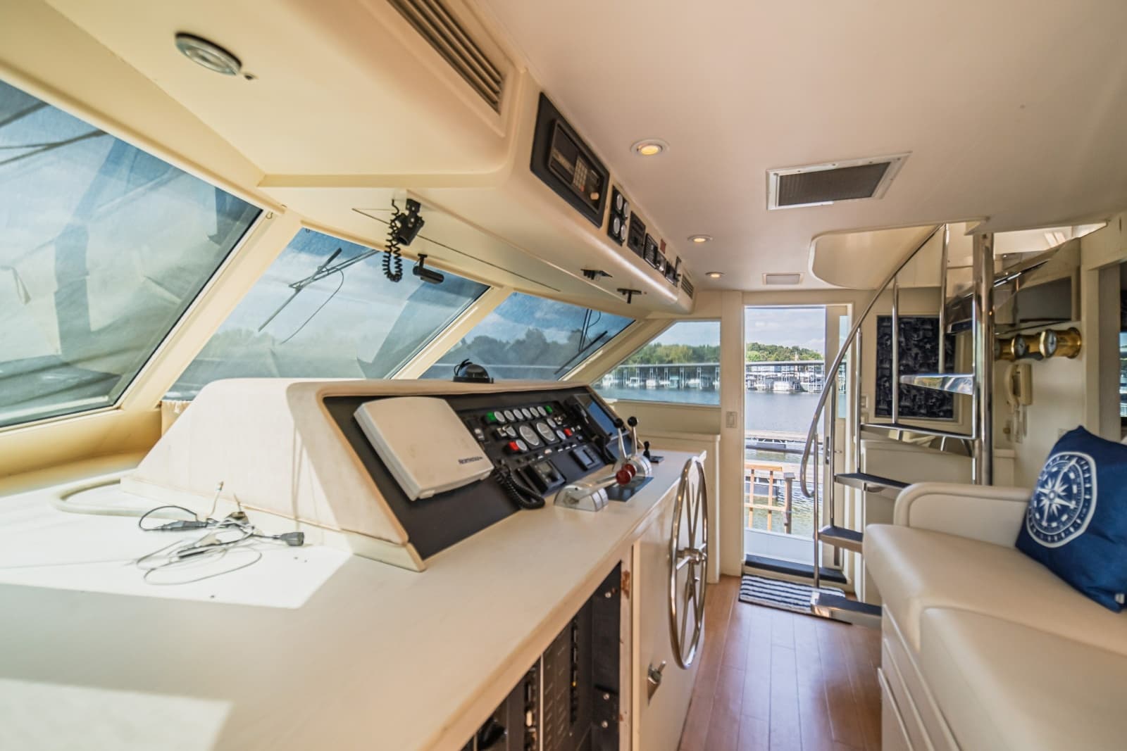 1988 Hatteras 70 Cockpit Motor Yacht - Photo 45