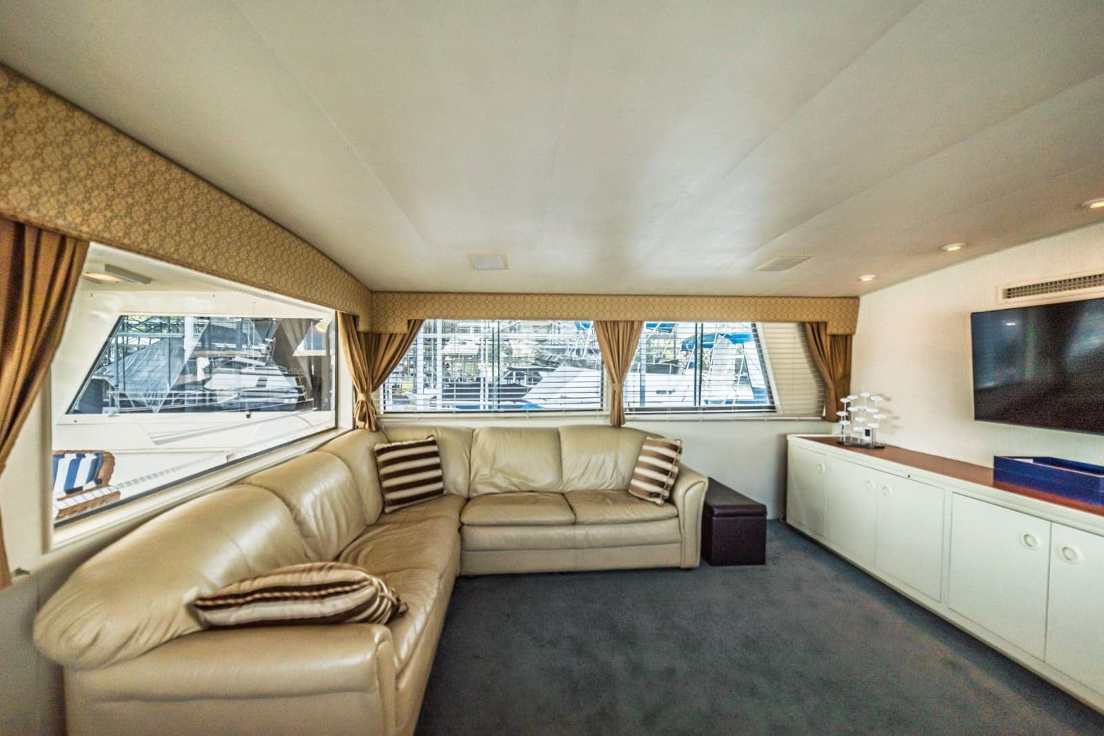 1988 Hatteras 70 Cockpit Motor Yacht - Photo 43