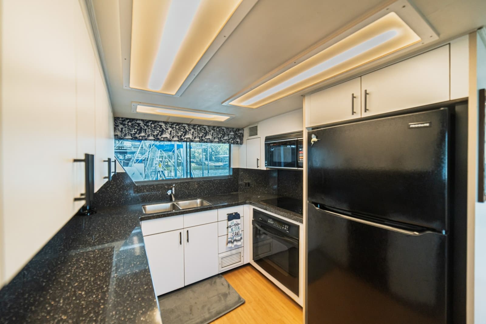 1988 Hatteras 70 Cockpit Motor Yacht - Photo 52