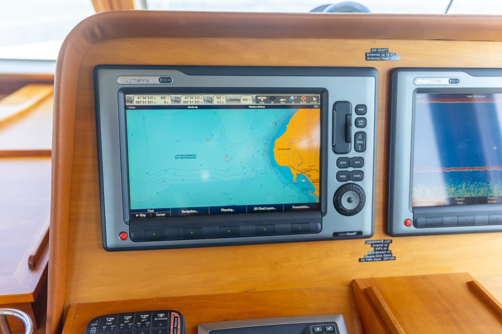 2010 Sabre 40 Sedan - Photo 28