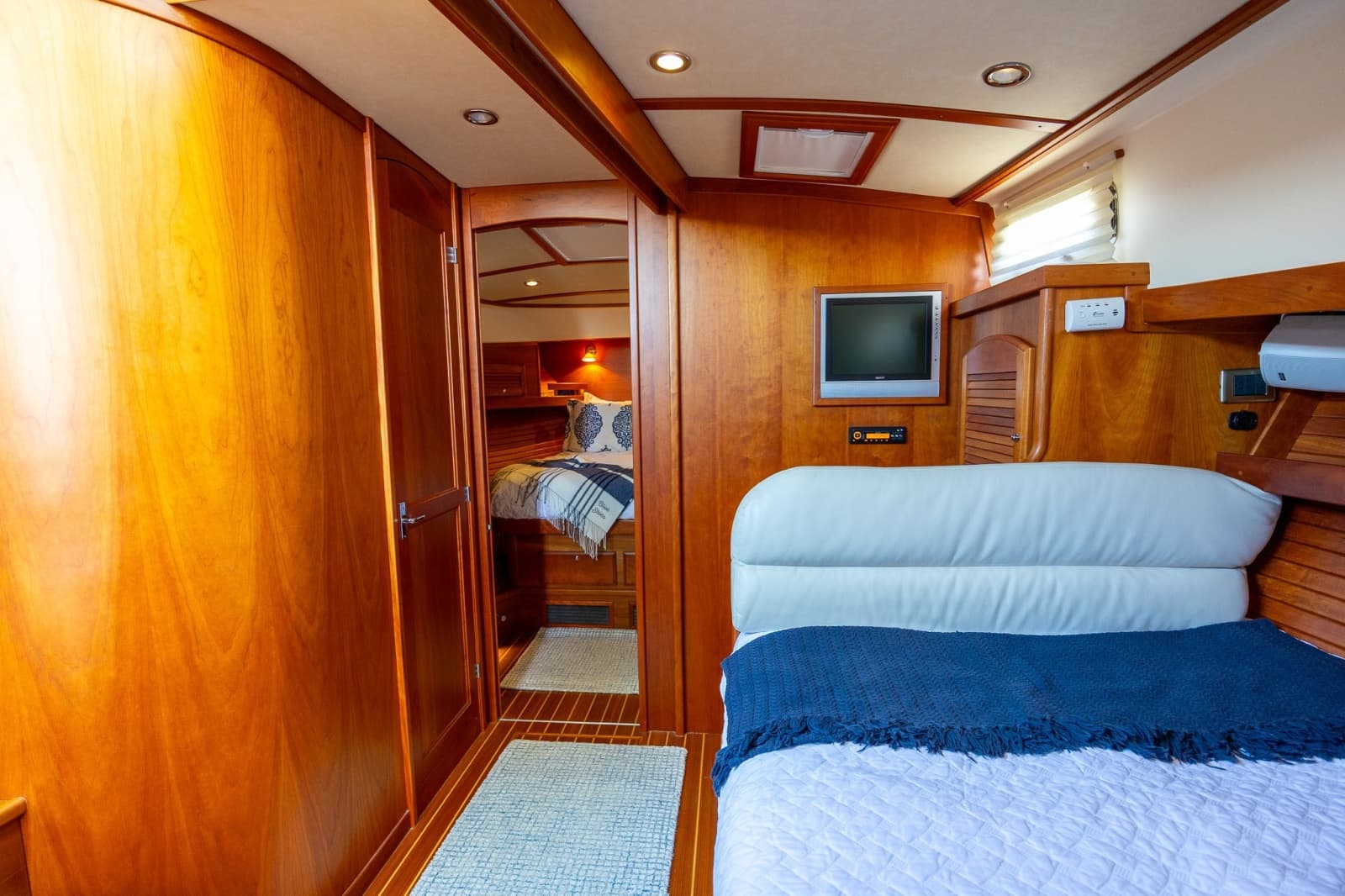 2010 Sabre 40 Sedan - Photo 40