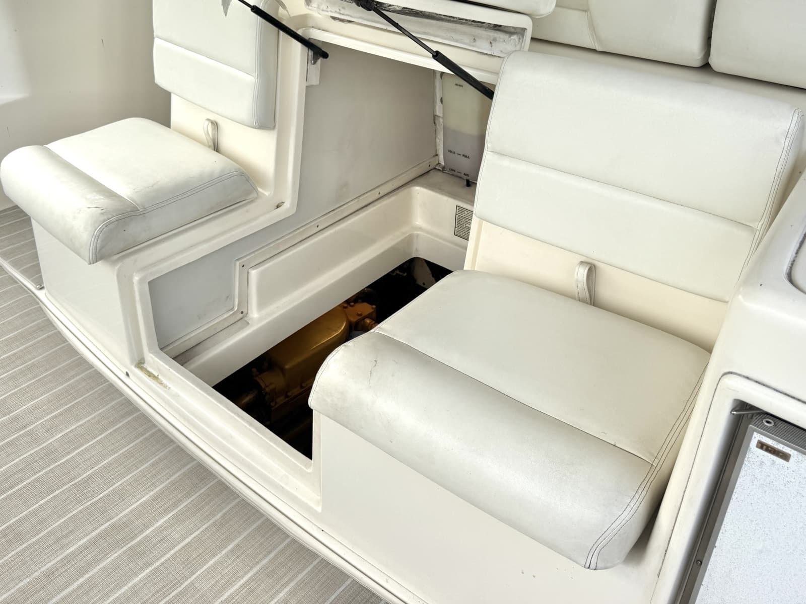 1997 Tiara Yachts 4000 Express - Photo 12