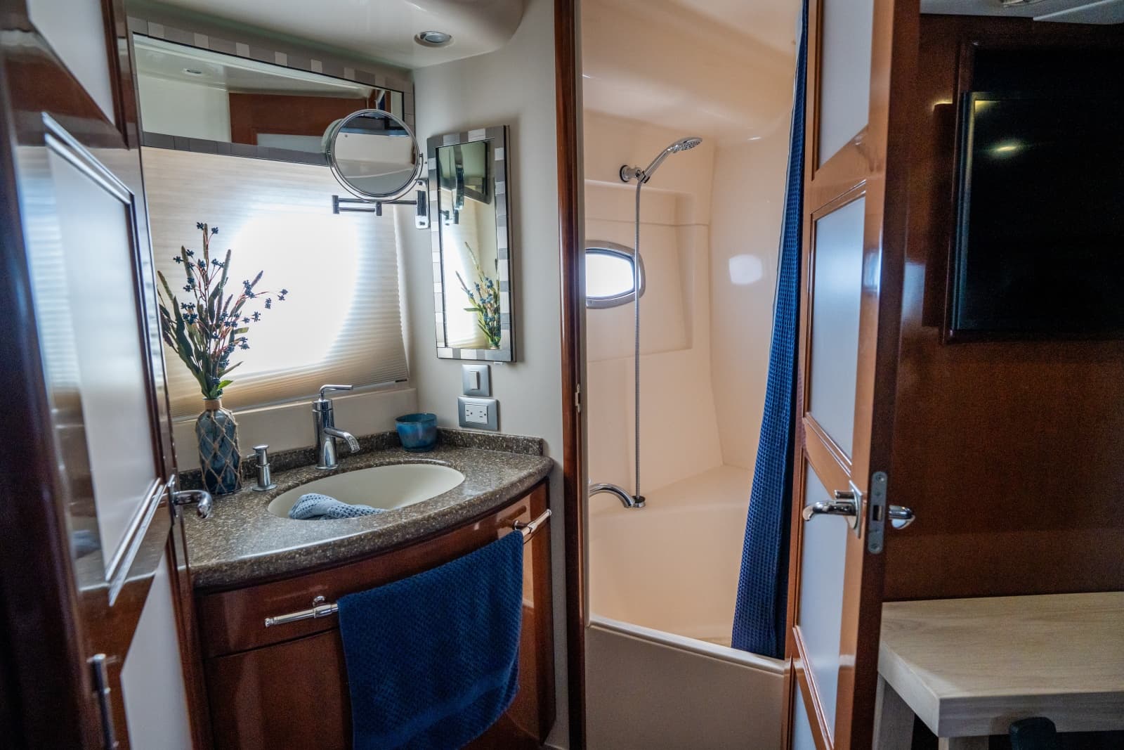 2007 Carver 56 Voyager SE - Photo 56