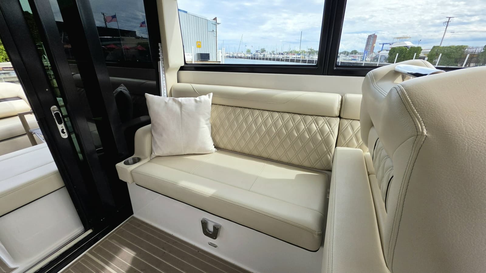 2023 Regal 36 XO - Photo 5