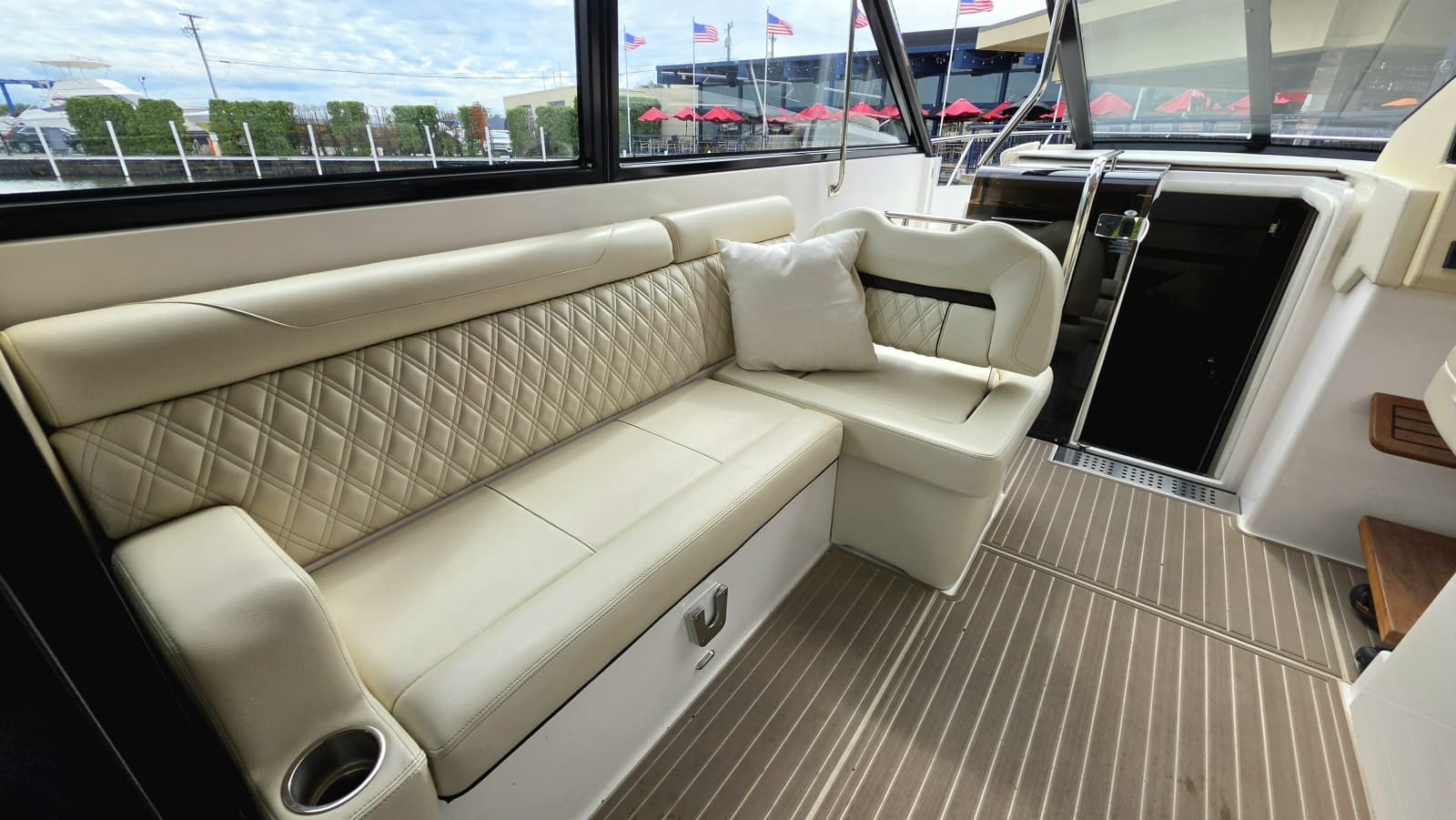 2023 Regal 36 XO - Photo 6
