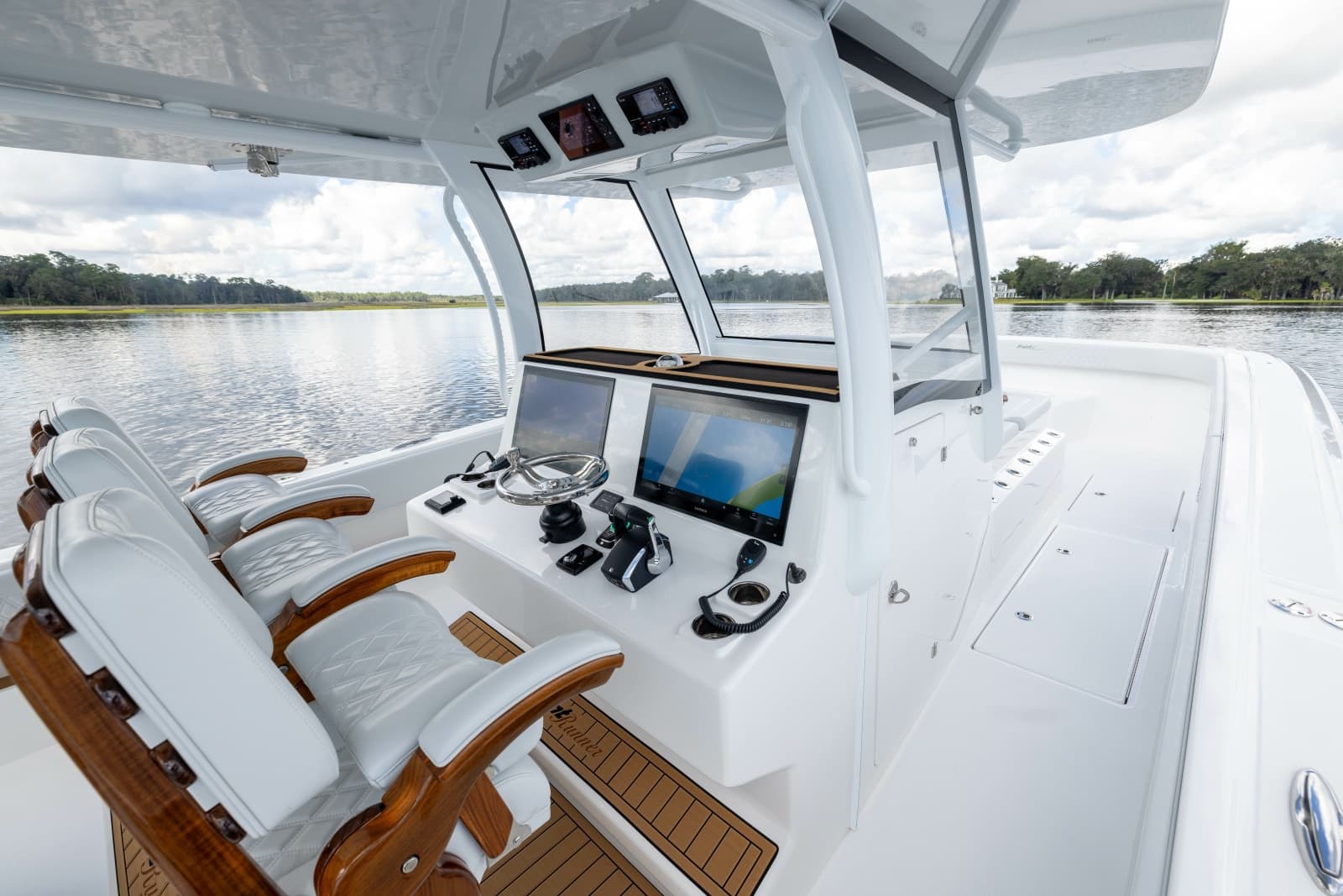 2025 Front Runner Catamaran - Photo 30