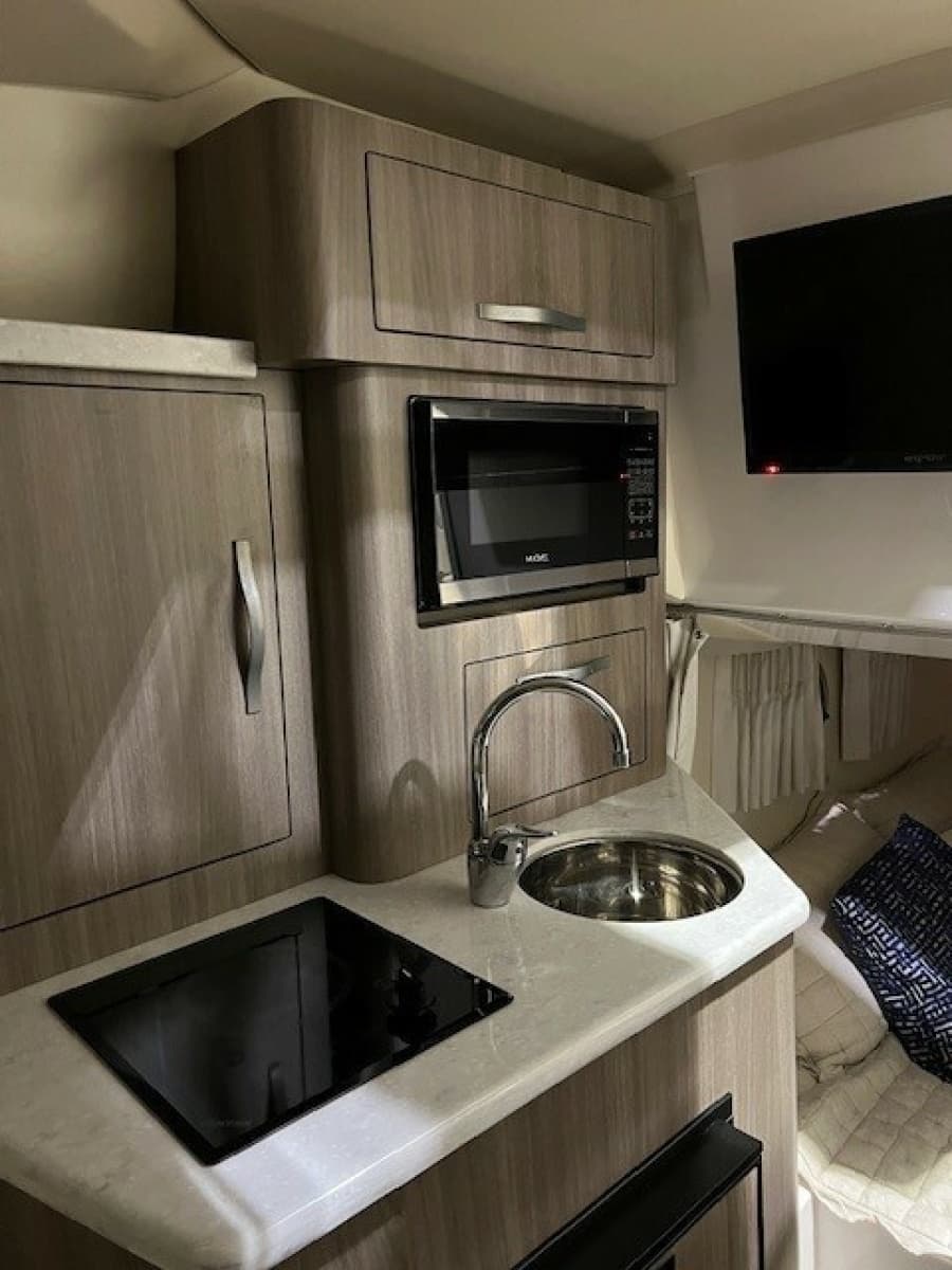 2019 Regal 28 Express - Photo 4