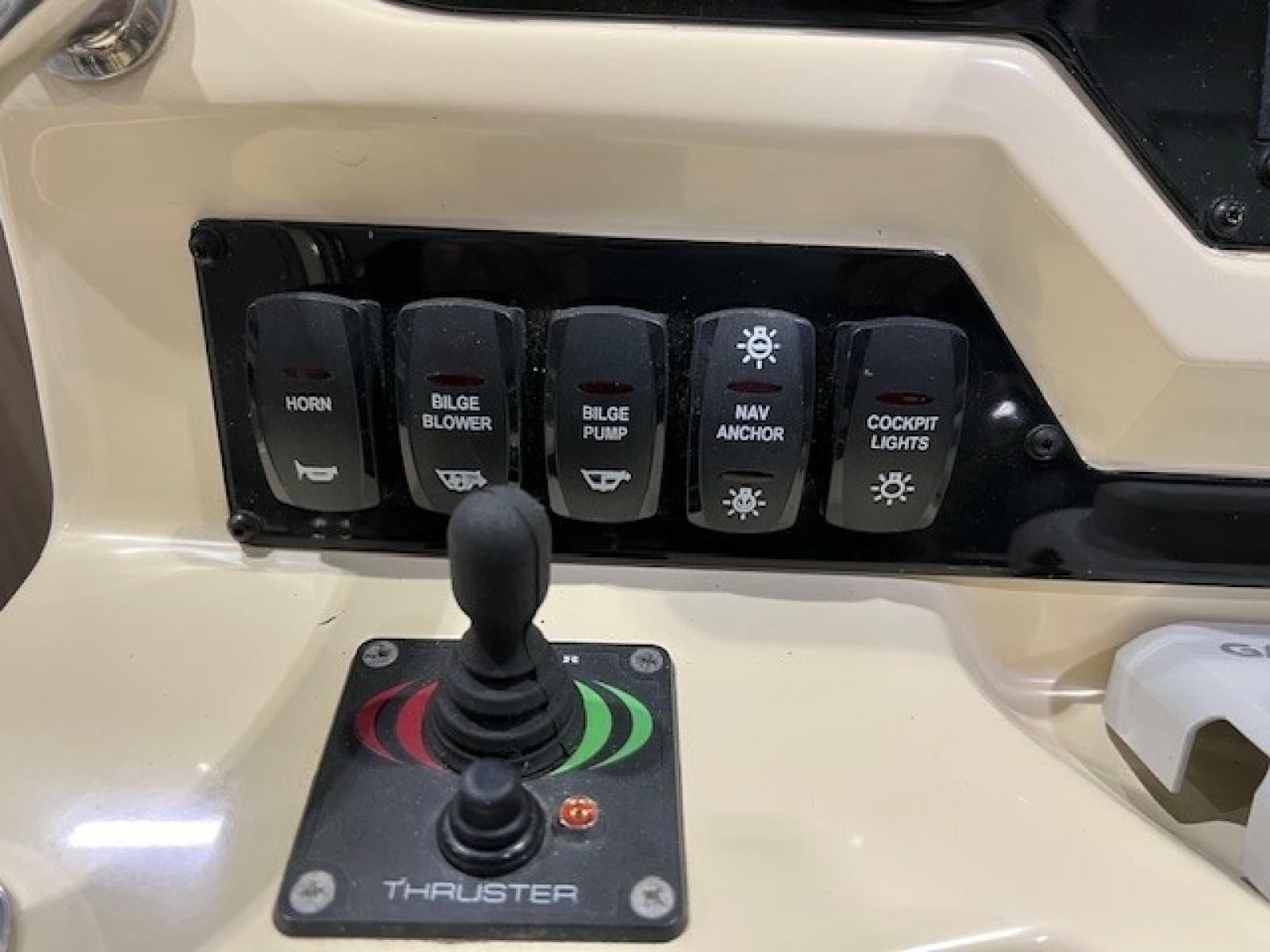 2019 Regal 28 Express - Photo 11