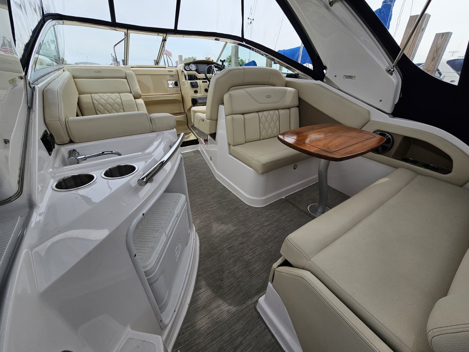 2019 Regal 28 Express - Photo 2