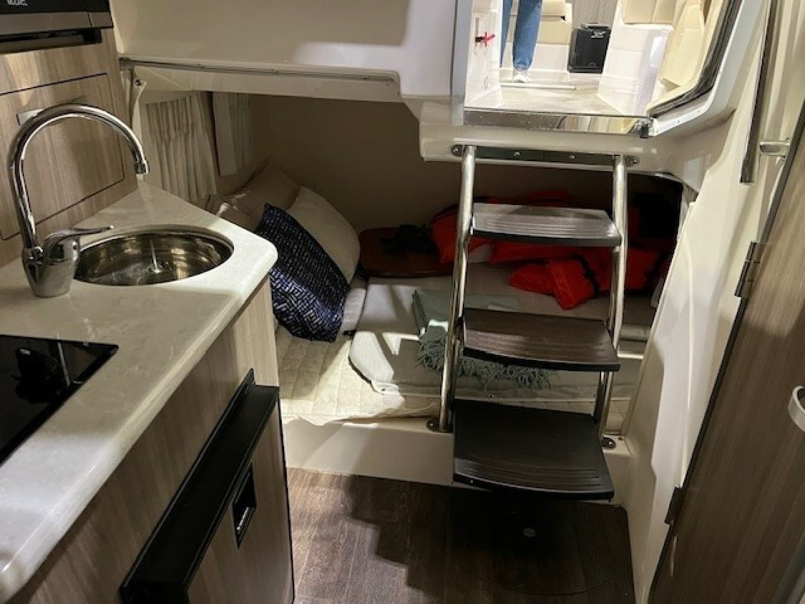 2019 Regal 28 Express - Photo 12