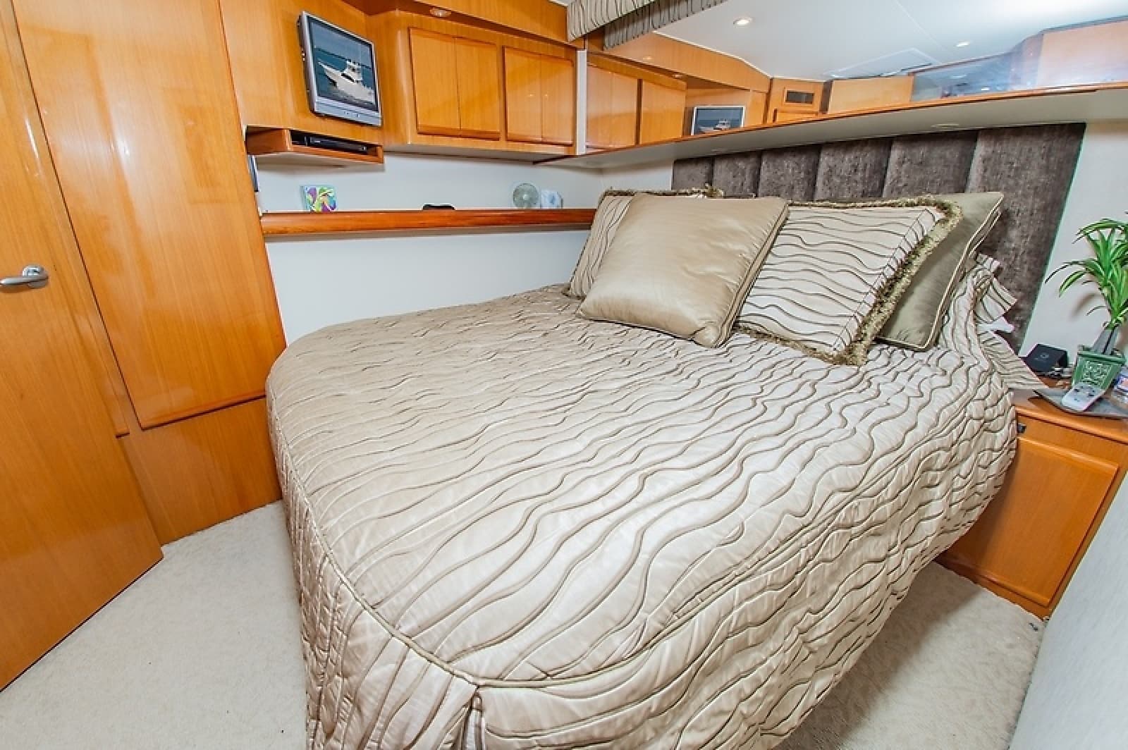 2005 Post 50 Convertible - Photo 27