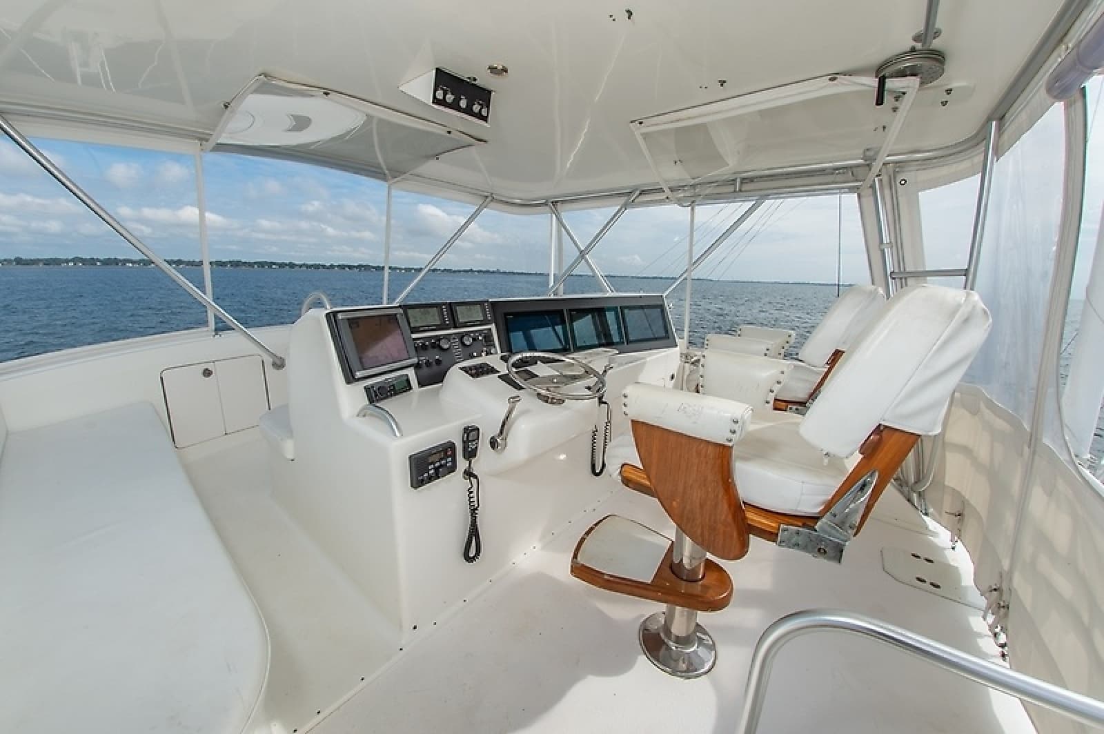 2005 Post 50 Convertible - Photo 17