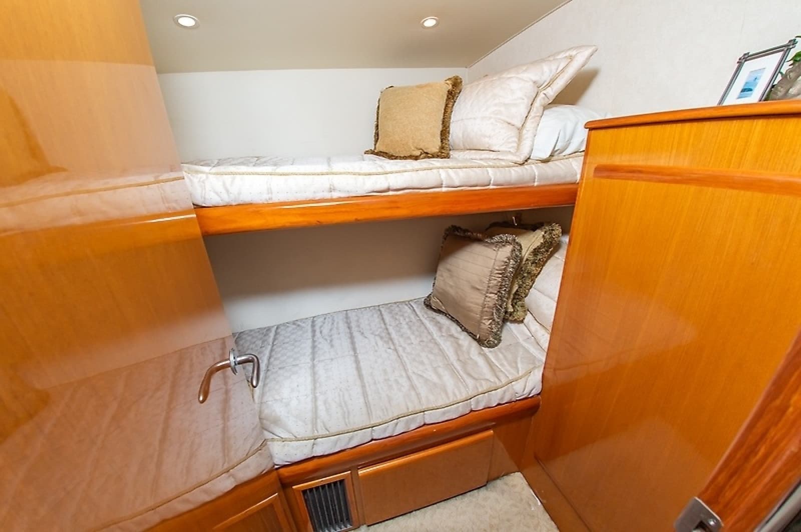 2005 Post 50 Convertible - Photo 34