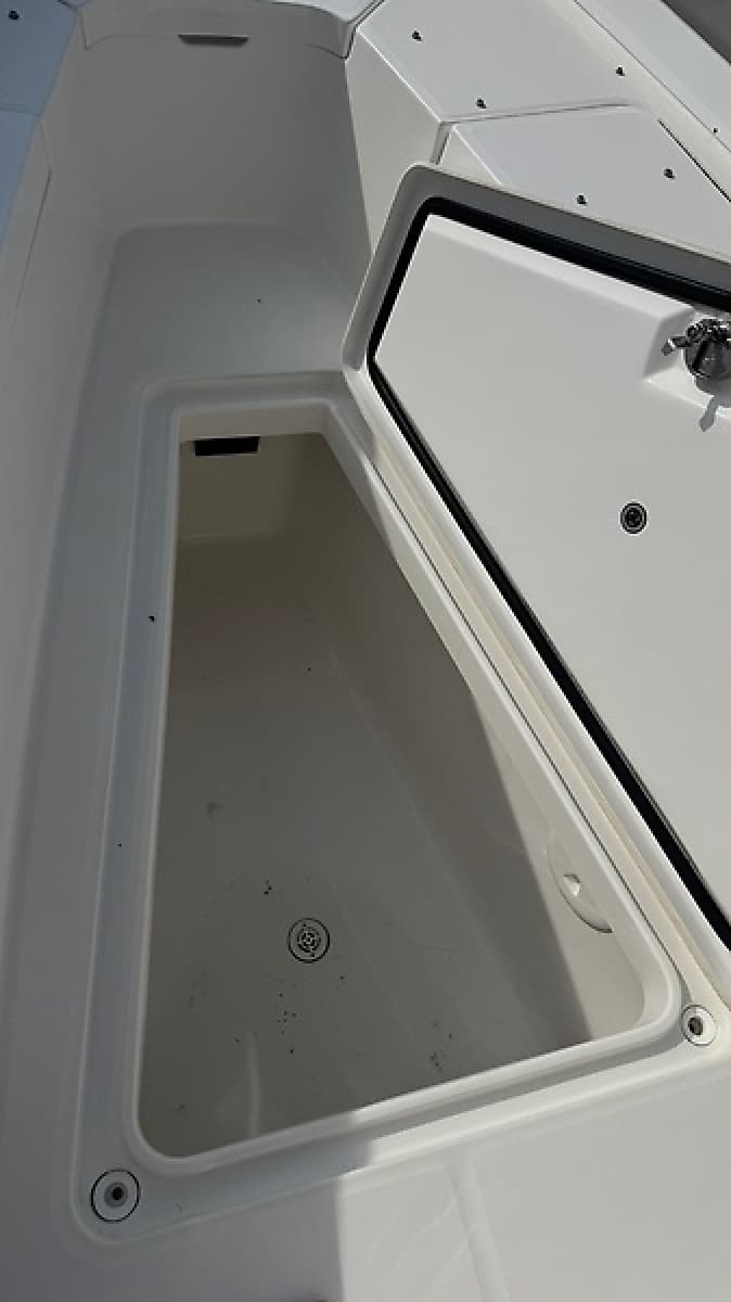 2021 Regulator 31 - Photo 11